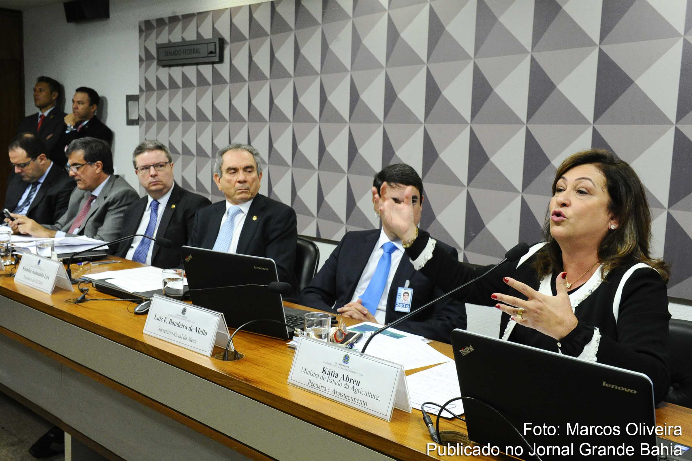Kátia Abreu: "Não há qualquer deslocamento de recursos dos bancos para o Tesouro Nacional na equalização das taxas de juro".