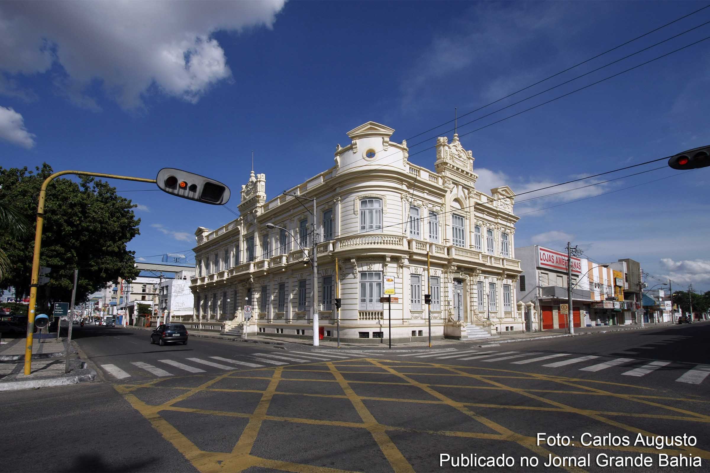 Paço Maria Quitéria, sede Prefeitura Municipal de Feira de Santana. Governo explica reajuste do contrato da Sustentare.