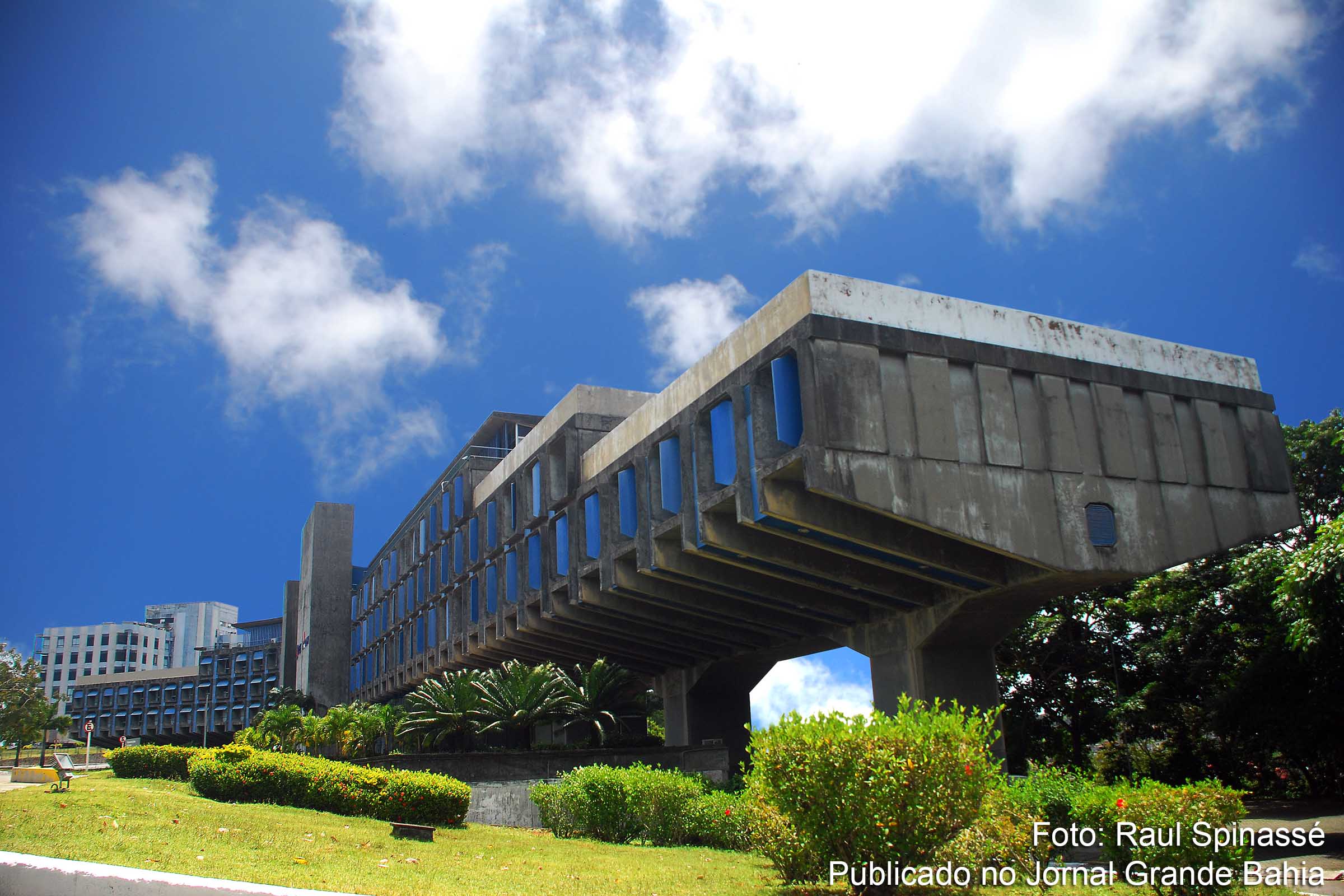 Prédio do Tribunal de Contas do Estado da Bahia em Salvador. Reunião do pleno do TCE decidiu que existe ilegalidade no contrato de construção da Arena Fonte Nova.
