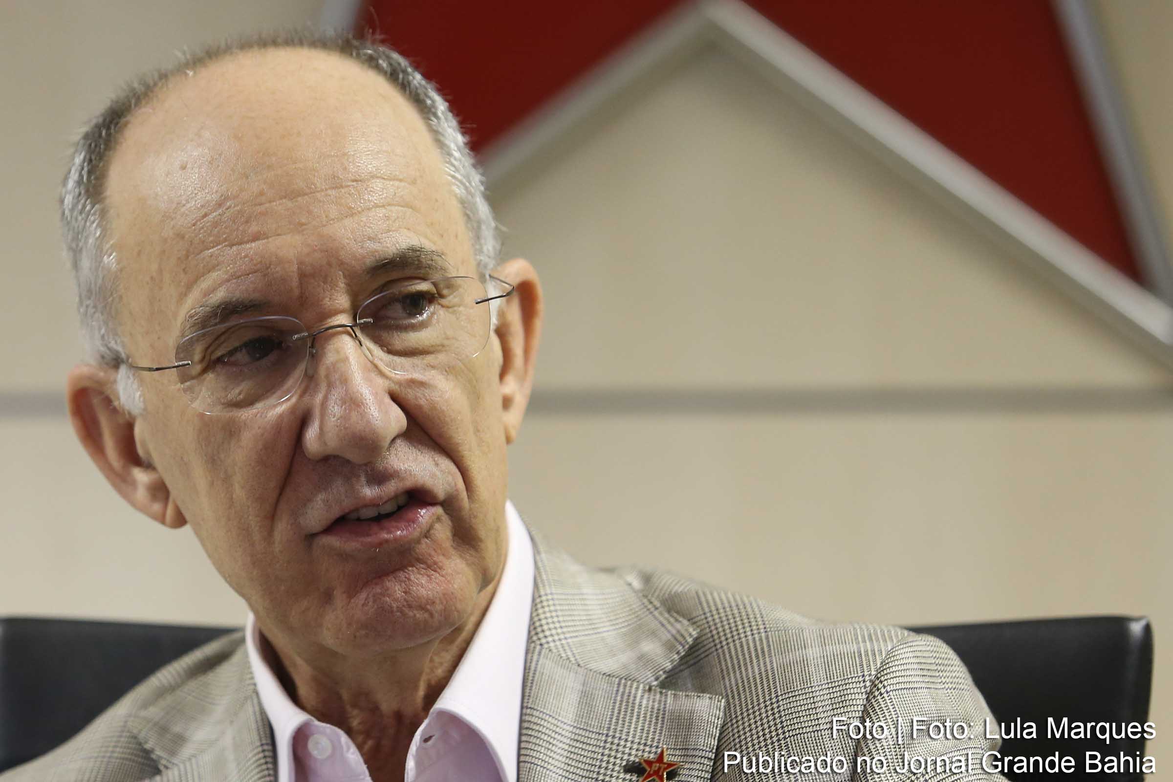 Presidente nacional do PT diz que debandada da base aliada foi frustrada