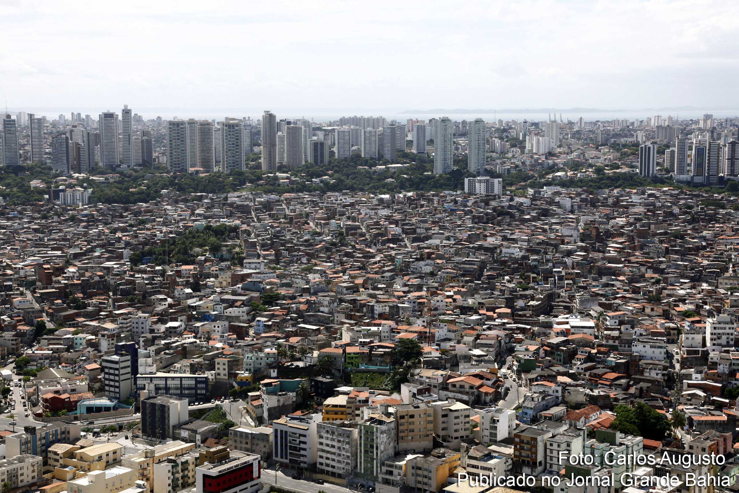 Vista aérea de Salvador. Município apresenta redução na taxa de homicídios.