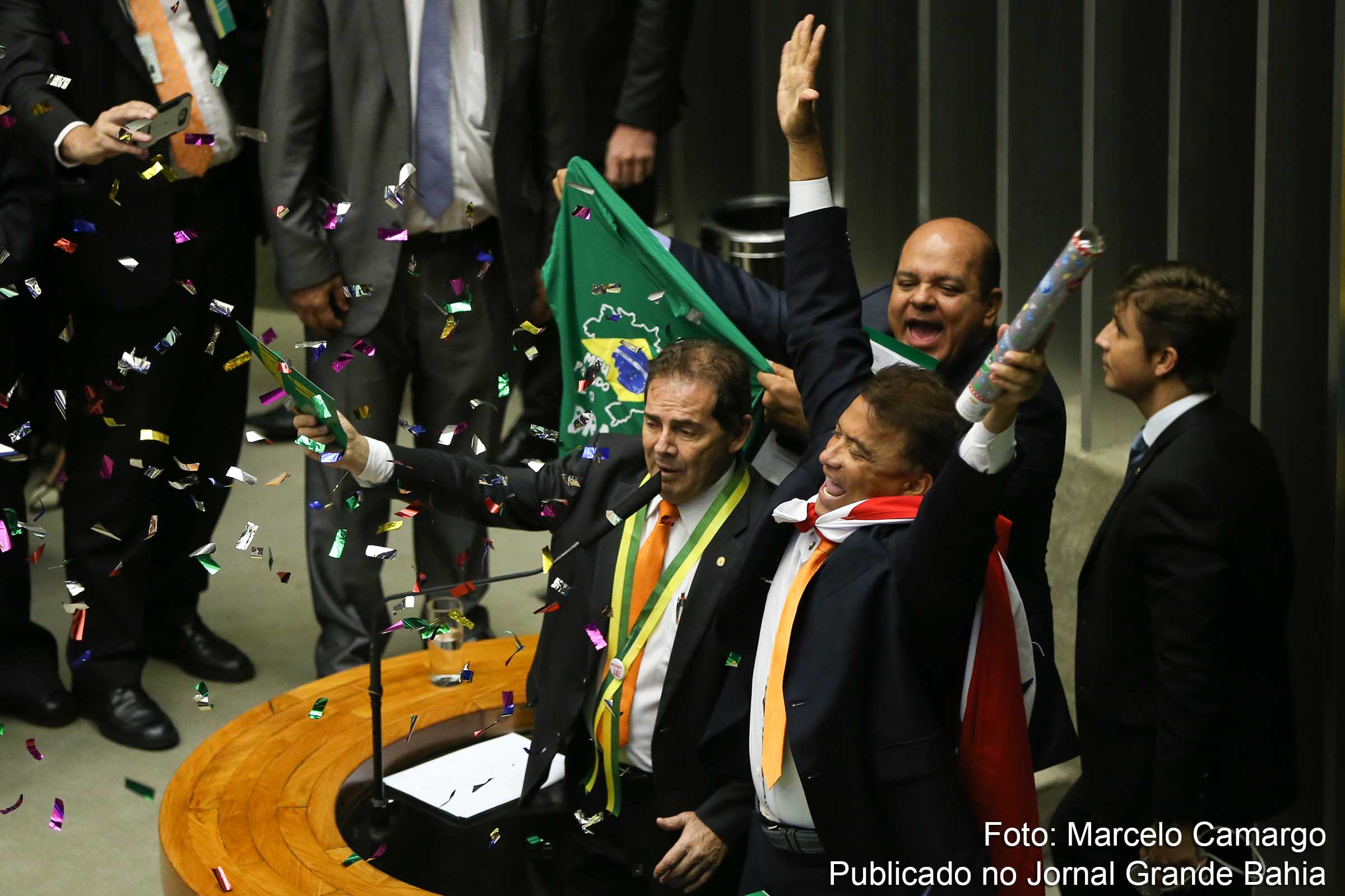 Deputado Paulinho da Força fala durante a sessão para votação da autorização ou não da abertura do processo de impeachment da presidenta Dilma Rousseff, no plenário da Câmara.