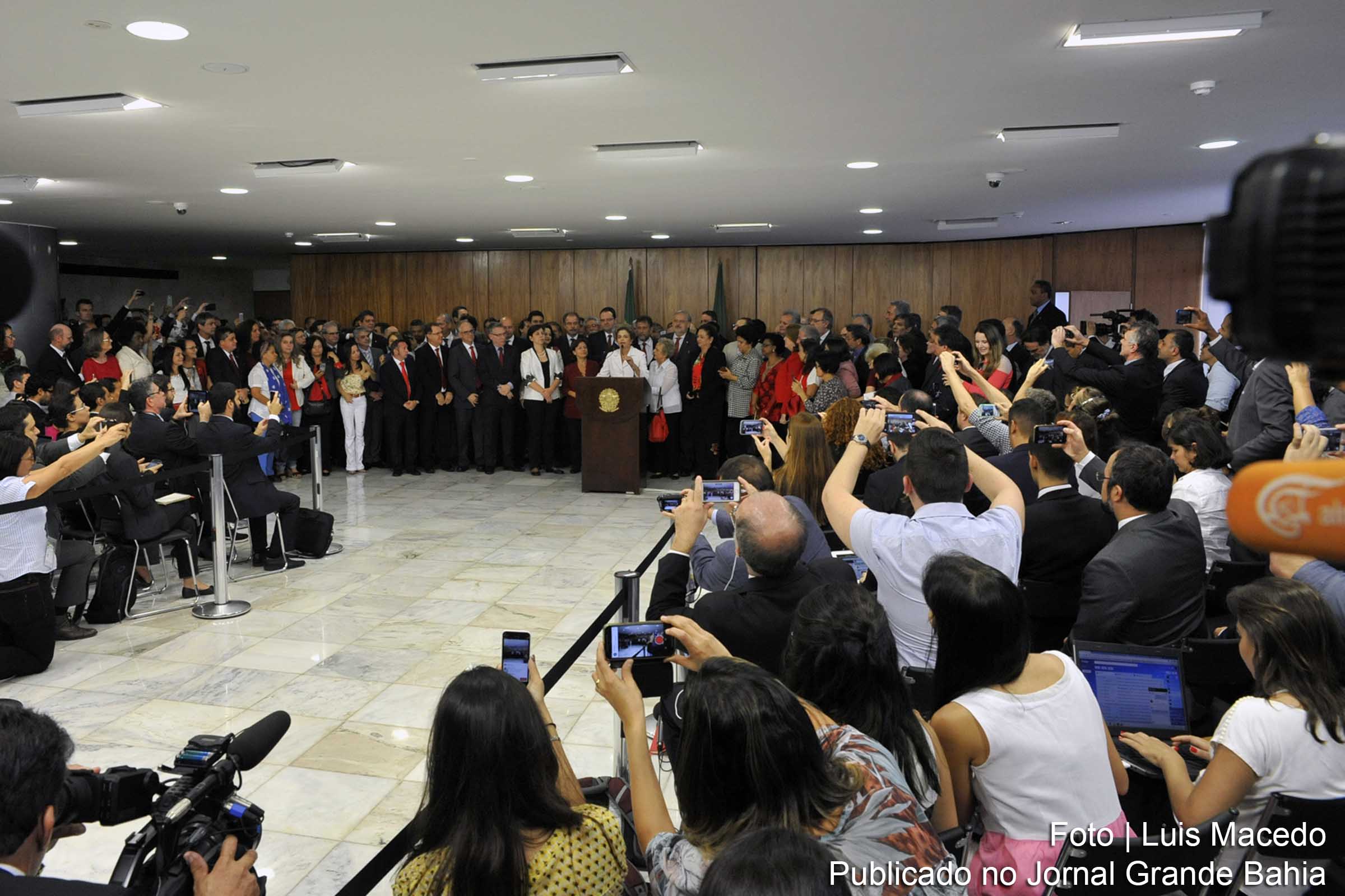 Após notificação de afastamento da Presidência da República, Dilma Rousseff discursa no Palácio do Planalto.