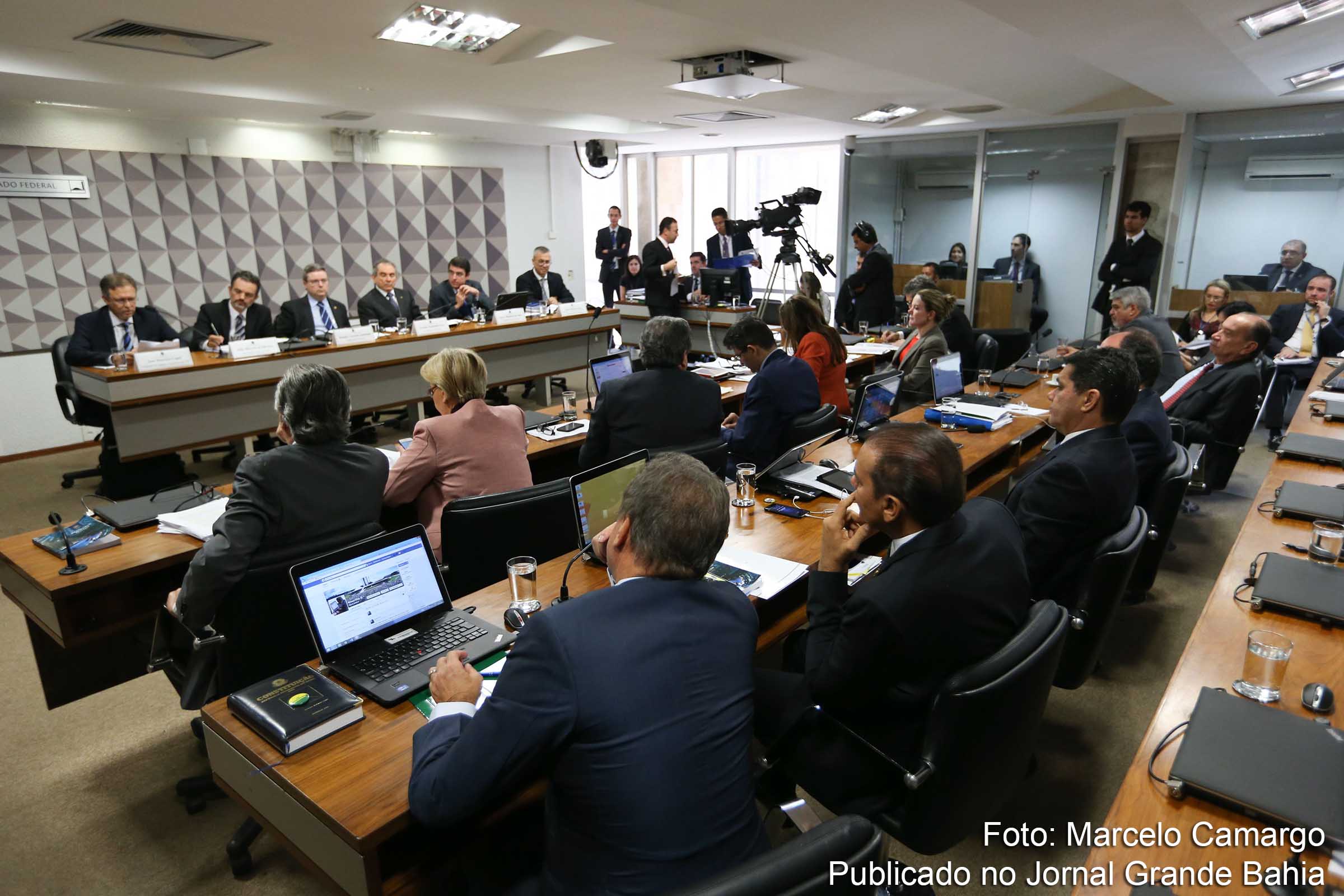 Comissão Especial do Impeachment ouve especialistas favoráveis ao afastamento da presidente Dilma Rousseff.
