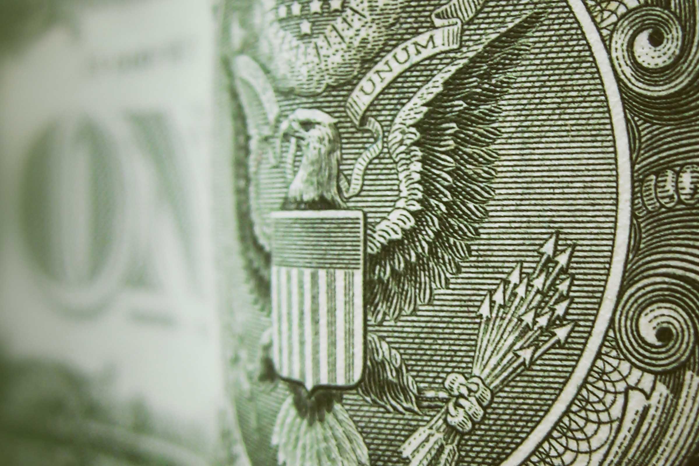 Estoque de capitais no exterior recua para US$ 388 bilhões em 2015.