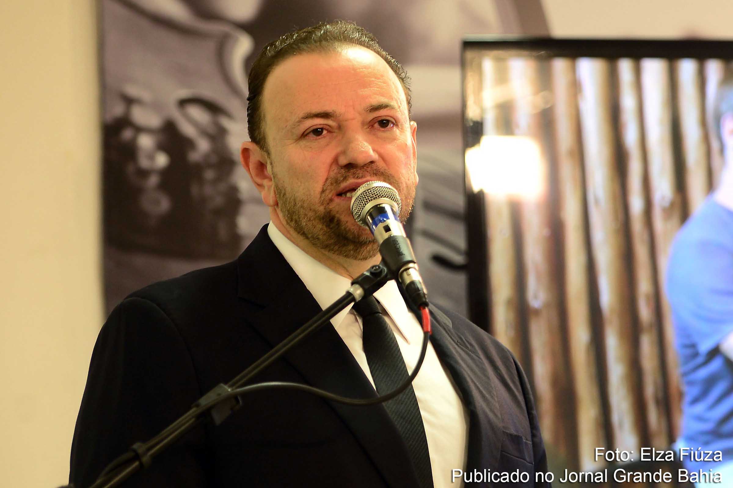 Ministro Edinho Silva nega envolvimento com ilícitos da Lava Jato.