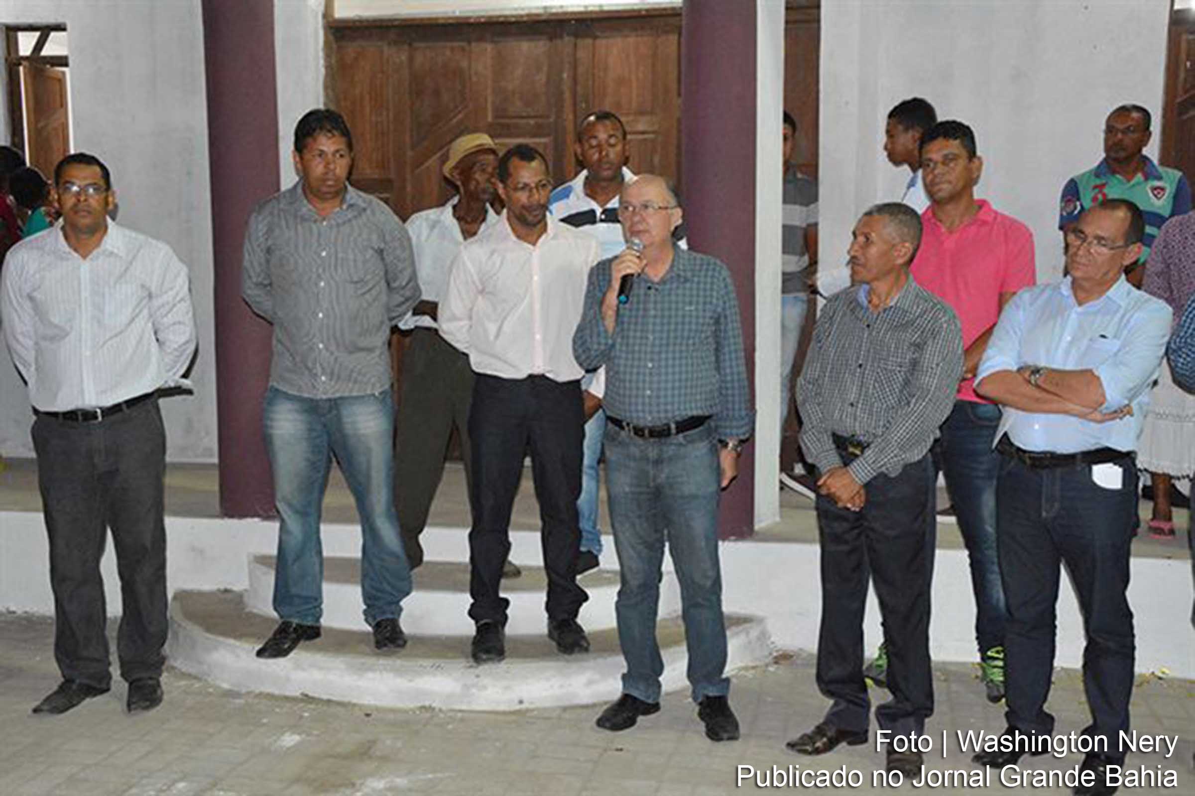 Prefeito José Ronaldo participa de ato inaugural no Distrito de Humildes.