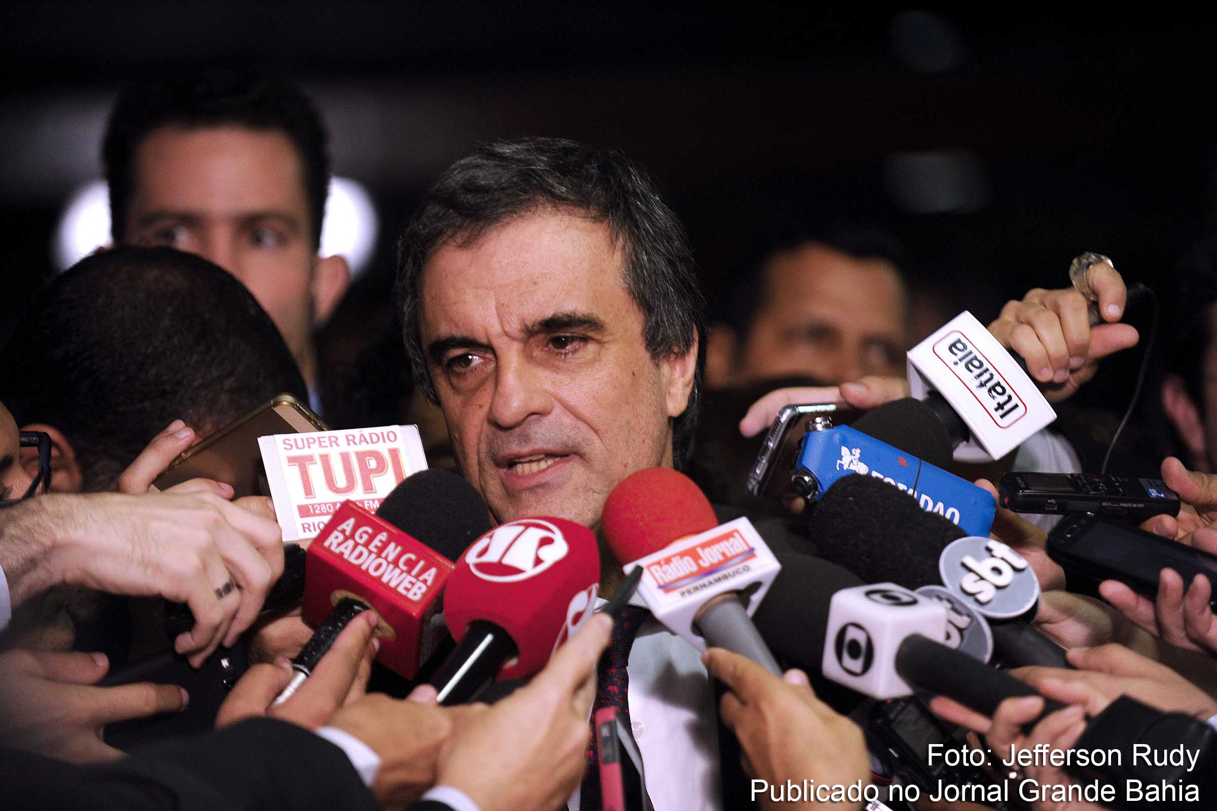 José Eduardo Cardozo: “É o caso do impeachment. No caso do impeachment é exatamente o que estamos alegando: ele usou em beneficio próprio quando ameaçou a presidente da República que abriria o processo impeachment se não tivesse os votos”.