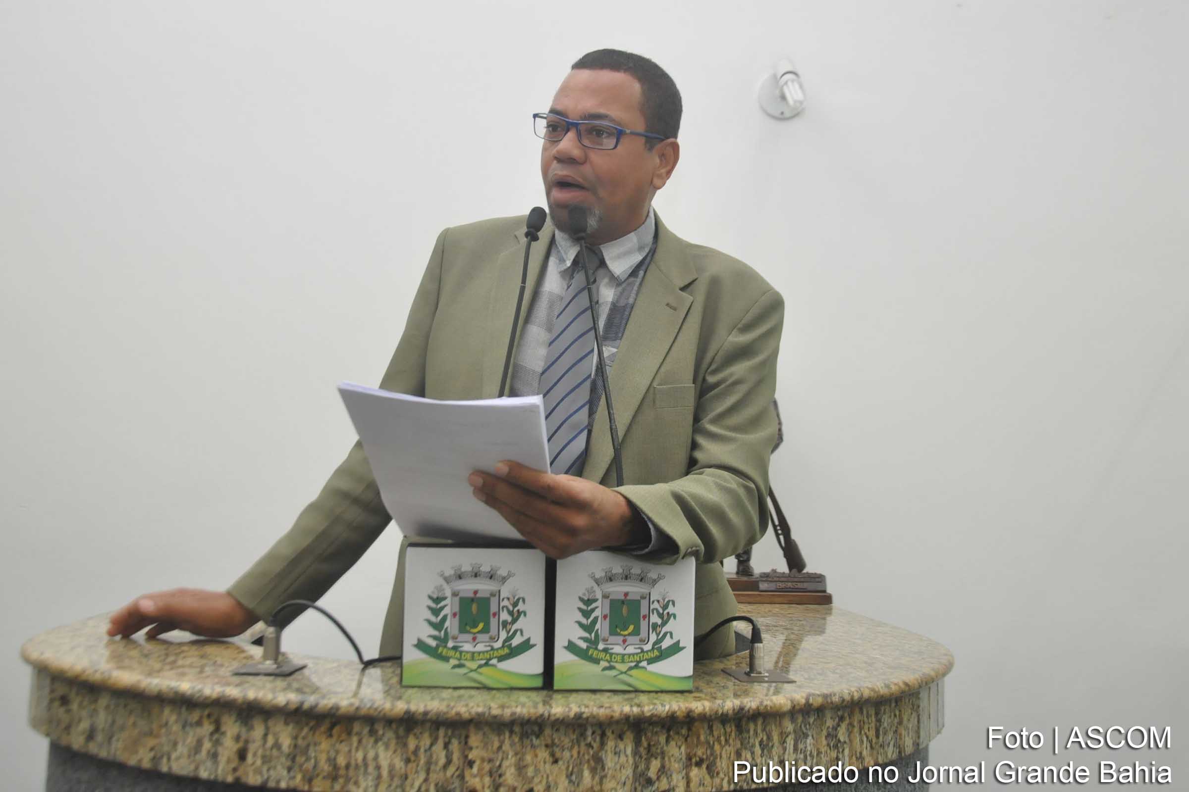 José da Costa Correia Filho (Correia Zezito) solicita que seja encaminhado a Embasa o pedido para que um buraco na rede de esgoto, localizado na Rua Tupinambá, em frente à igreja católica que fica situada no bairro da Mangabeira, seja tapado.