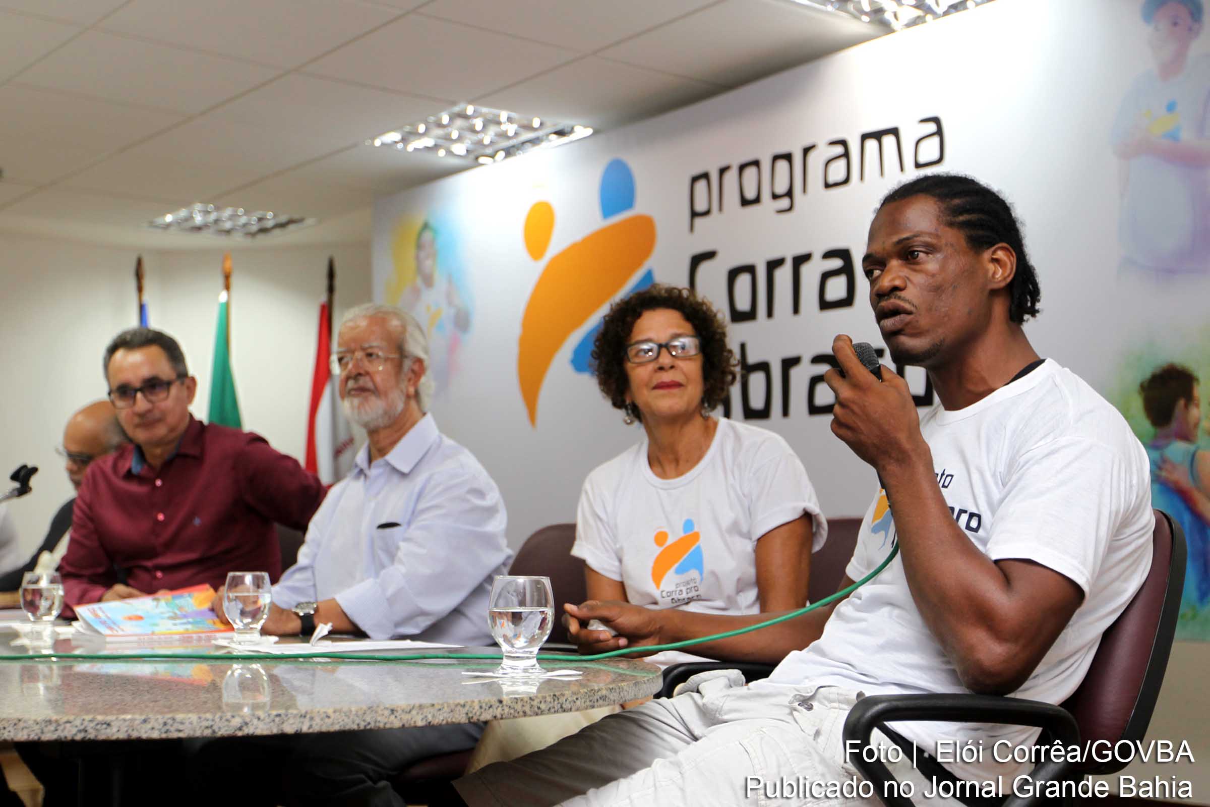 Salvador: lançamento de livro marca expansão do programa ‘Corra pro Abraço’