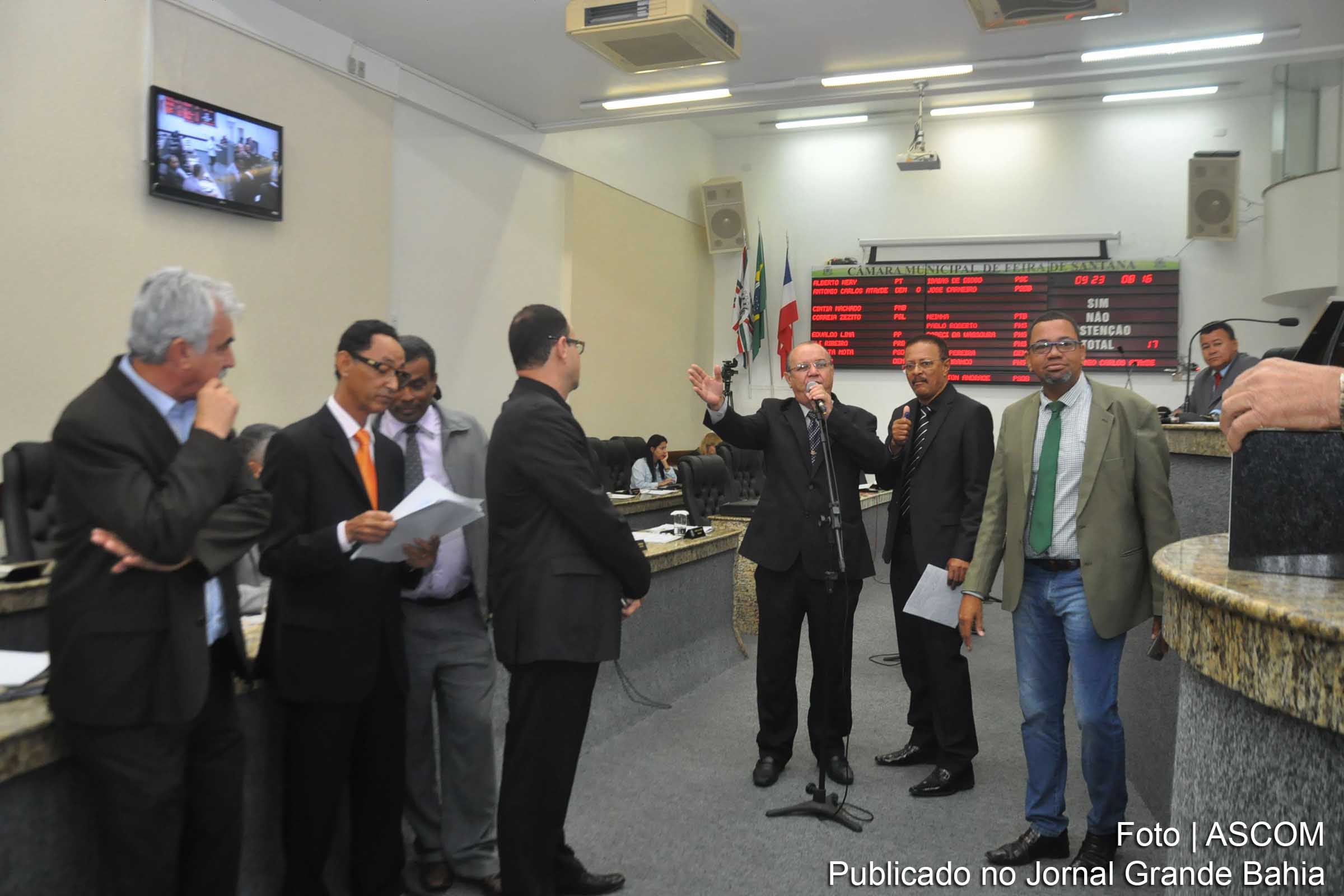 Vereadores de Feira de Santana aprovam PL que obriga fixação de cartaz com escala de profissionais da saúde.
