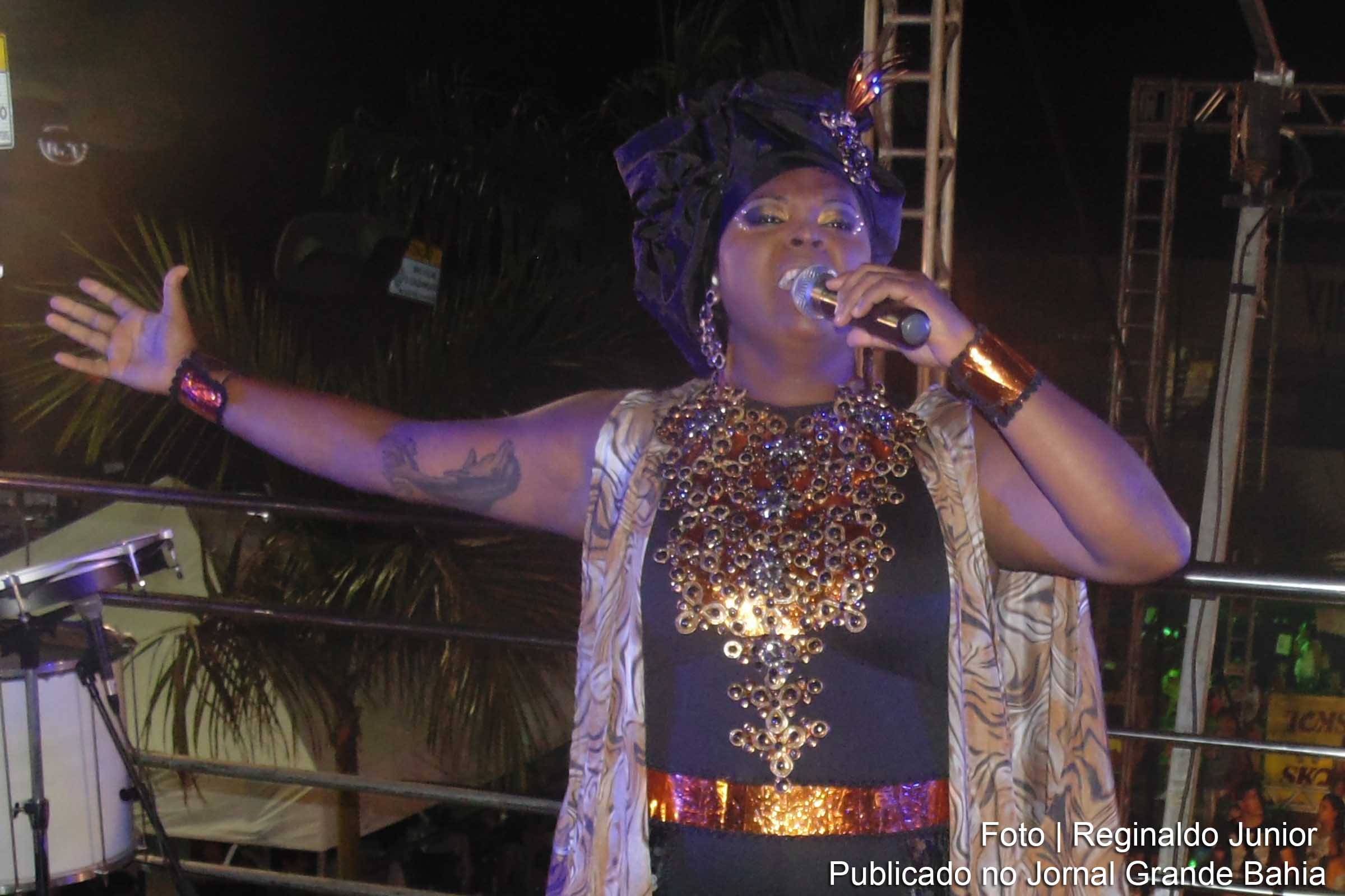 Cantora Paula Sanffer.