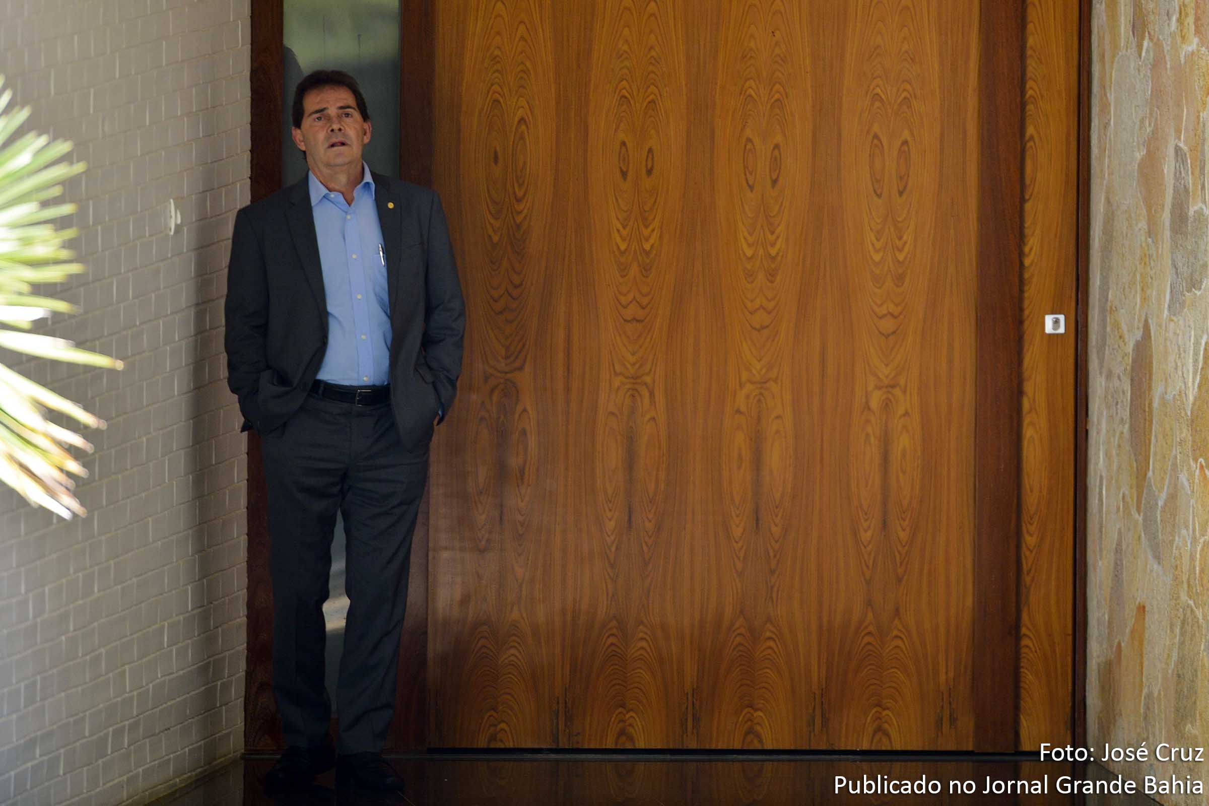 O deputado Paulinho da Força na residência do presidente da Câmara, Eduardo Cunha após ministro do STF Teori Zavascki deferir em liminar a suspensão de seu mandato parlamentar e seu afastamento da presidência da Câmara dos Deputados.