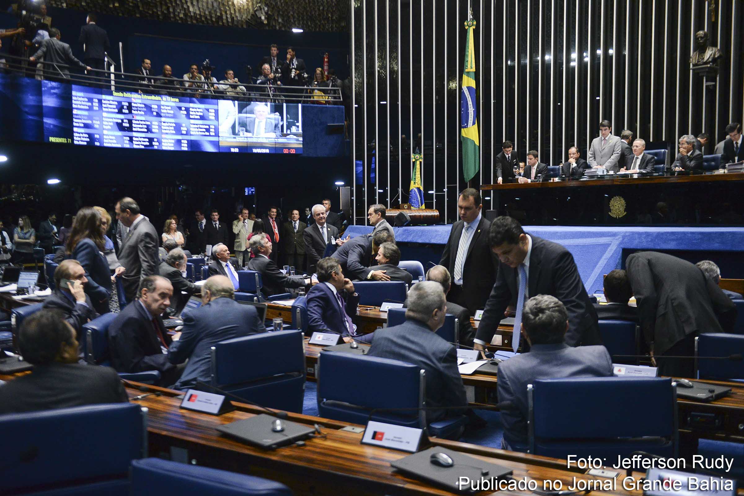 Sessão do impeachment tem 67 senadores inscritos.