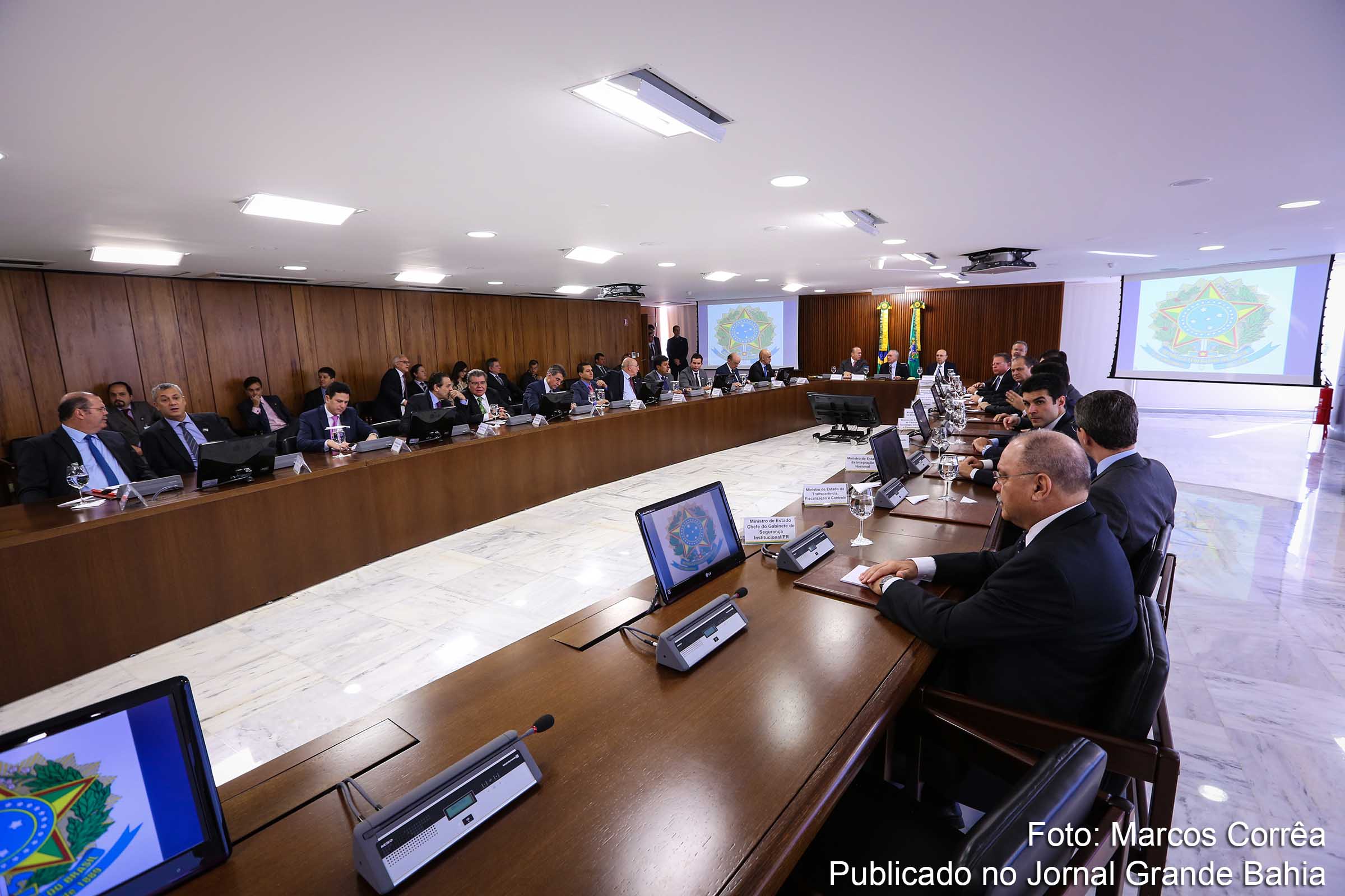 Presidente interino Michel Temer realiza primeira reunião ministerial, em 13 de maio de 2016.