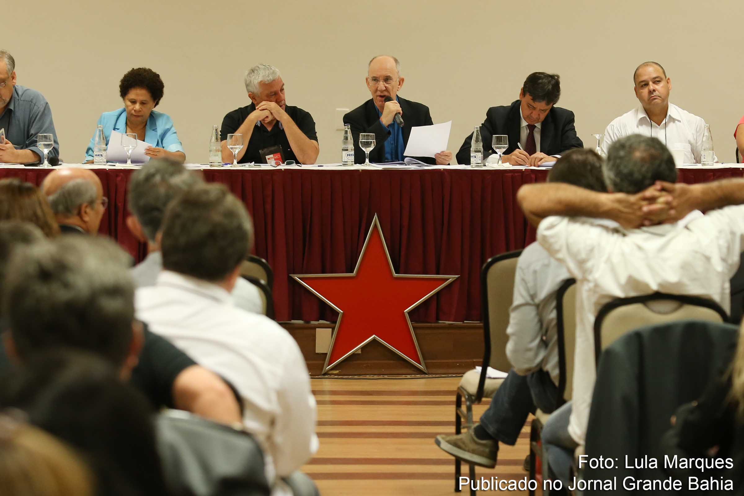 Reunião da executiva do PT no hotel San Marco em Brasília. Presidente nacional do PT, Rui Falcão, diz que partido não irá apoiar candidatos que defendem impeachment de Dilma Rousseff.