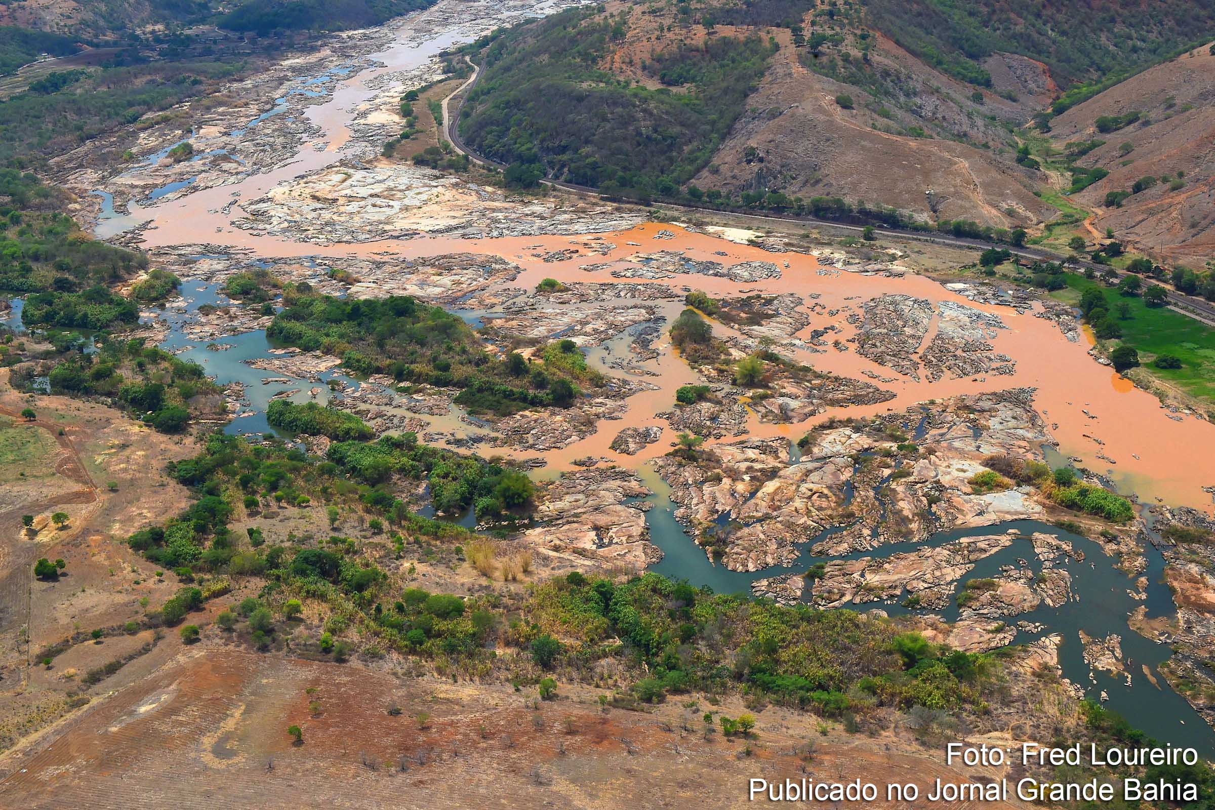 Rio Doce foi afetado por poluição proveniente da ruptura da barragem da minerador Samarco.