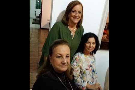 As senhoras Yeda Sampaio, Maria das Graças Pereira e Conceição Carvalho, socialmente.