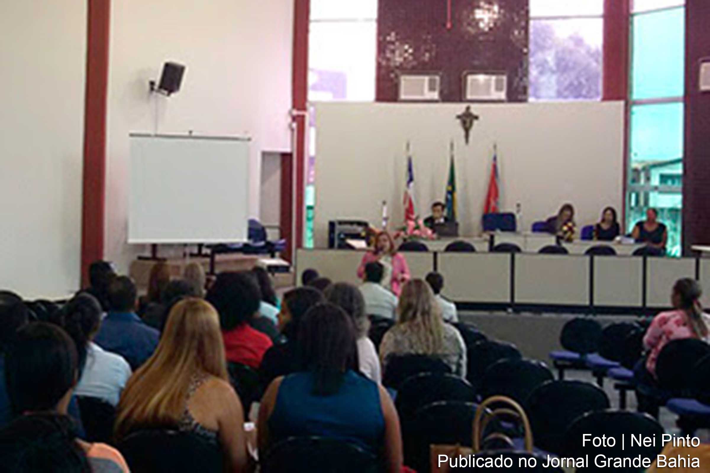 A desembargadora Nágila Maria Sales Brito palestrou no primeiro dia do mutirão.