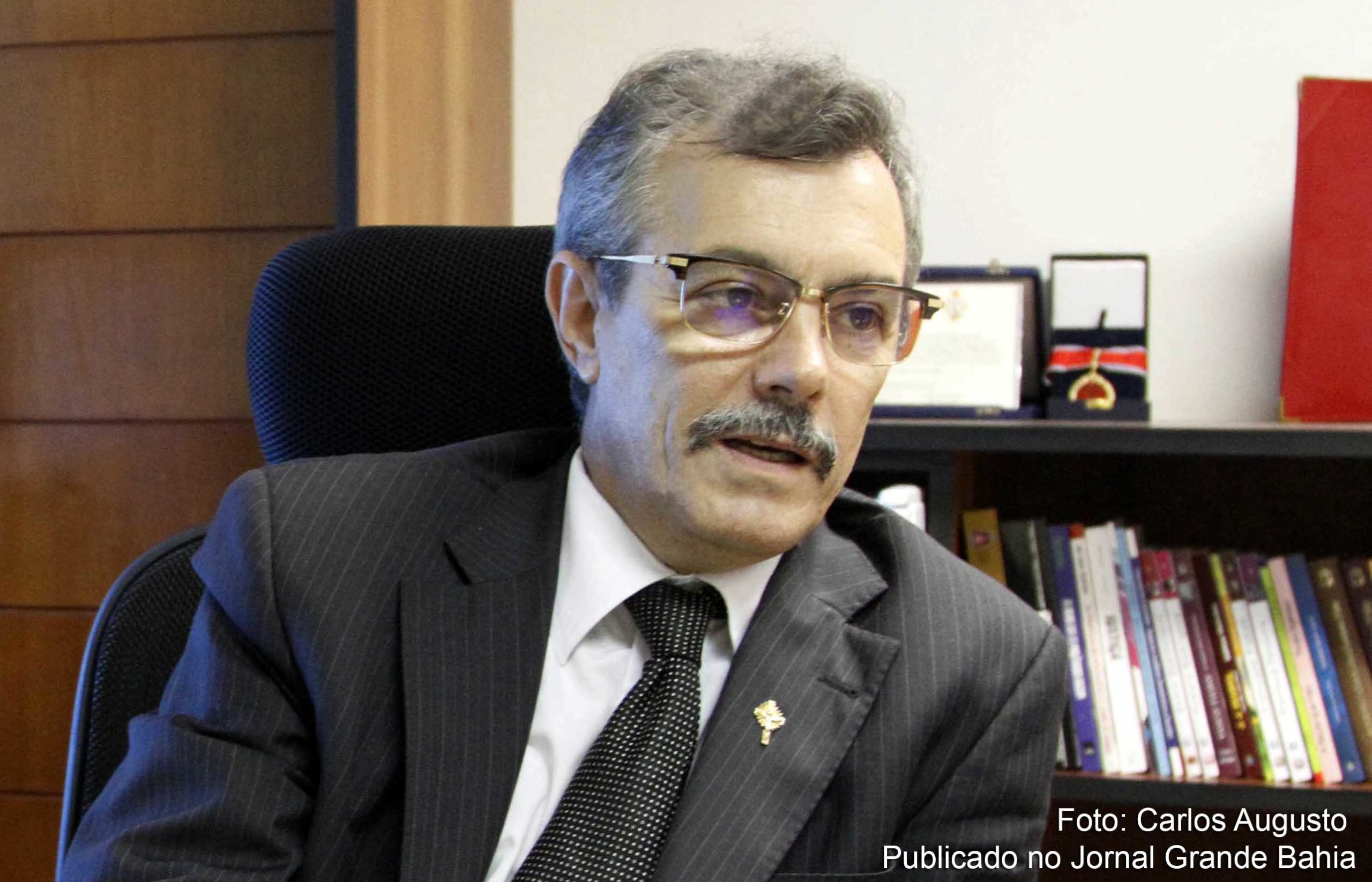 Desembargador Baltazar Miranda Saraiva determina que Município de Camaçari pague os salários dos servidores e estipula multa diária de R$ 100 mil contra prefeitura e o prefeito