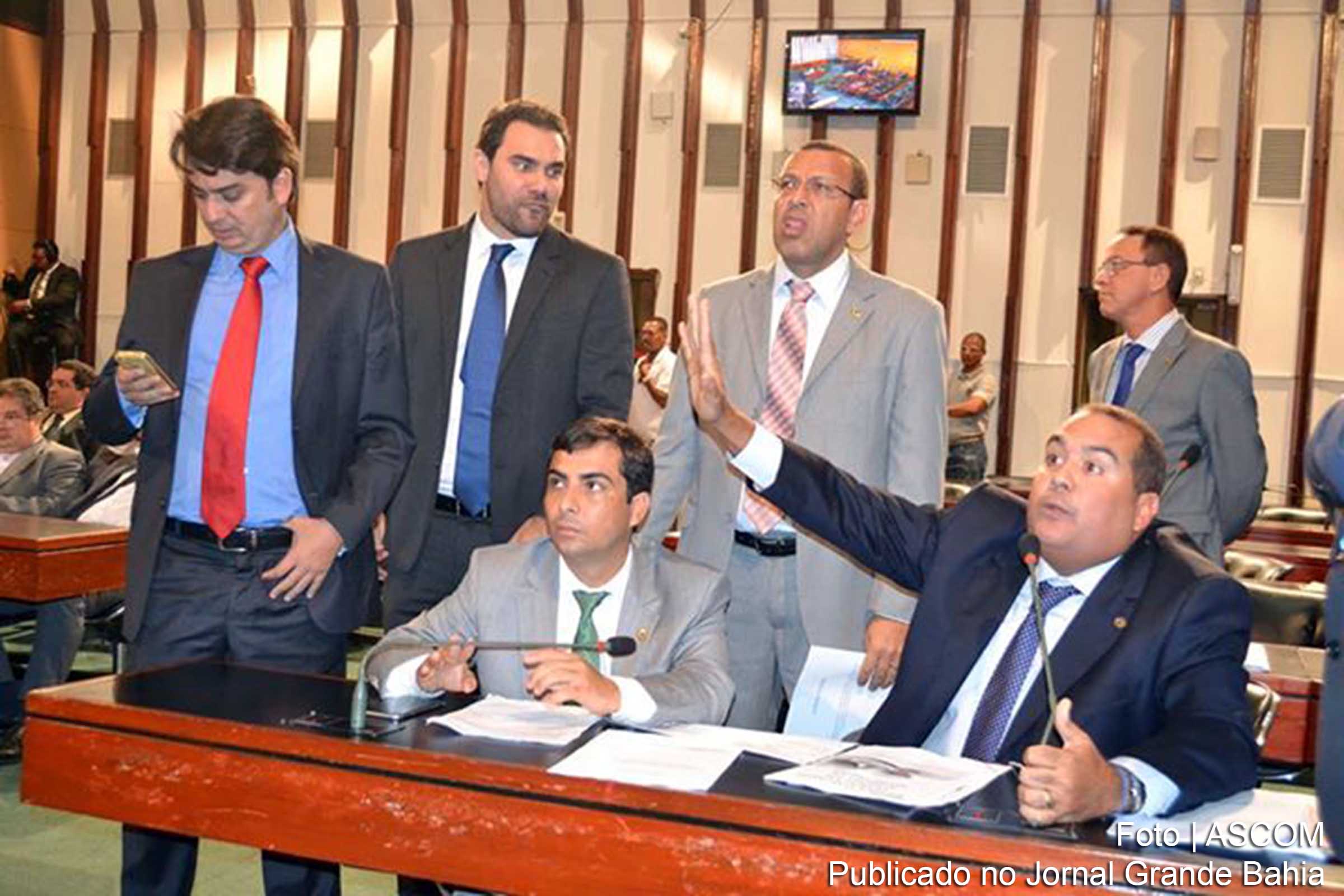 Bancada de oposição diz que desequilíbrio nas contas do estado atinge setores essenciais na Bahia.