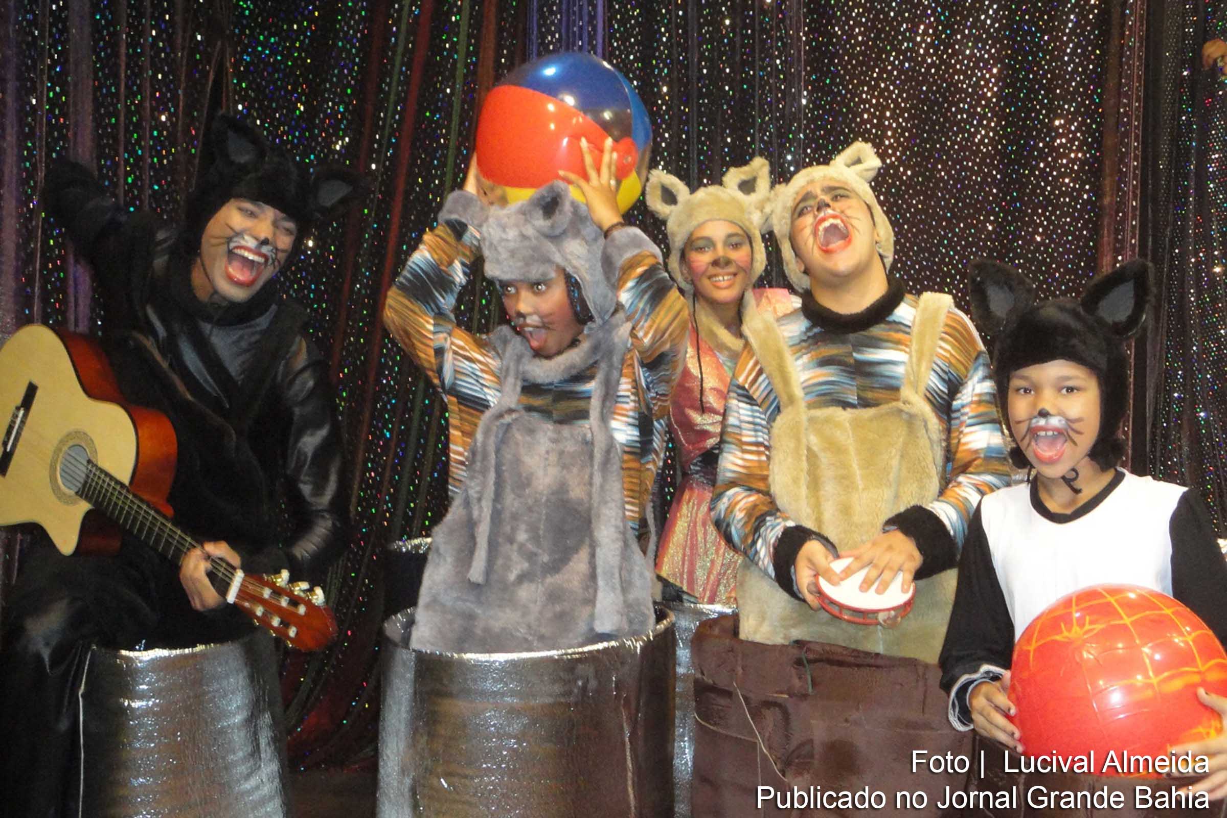 Cena da peça teatral 'O Peixinho Xexéu'.