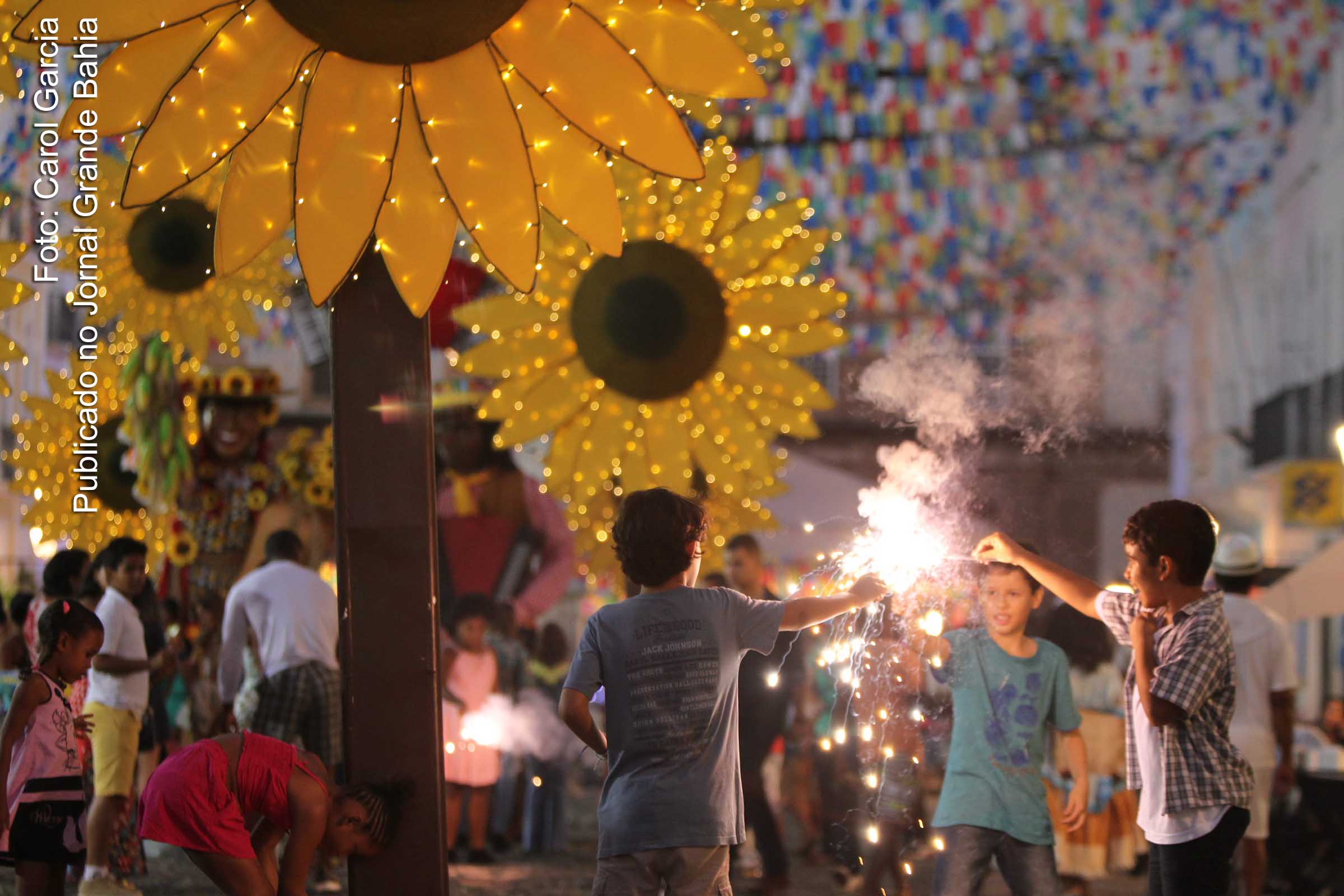 Edição 2016 do São João no Pelourinho. Adereços coloridos dão o tom da decoração do São João da Bahia.