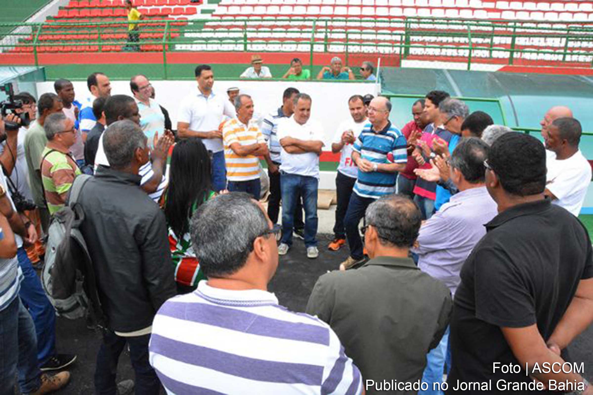Prefeito José Ronaldo apresenta à imprensa investimentos realizados no estádio Joia da Princesa.