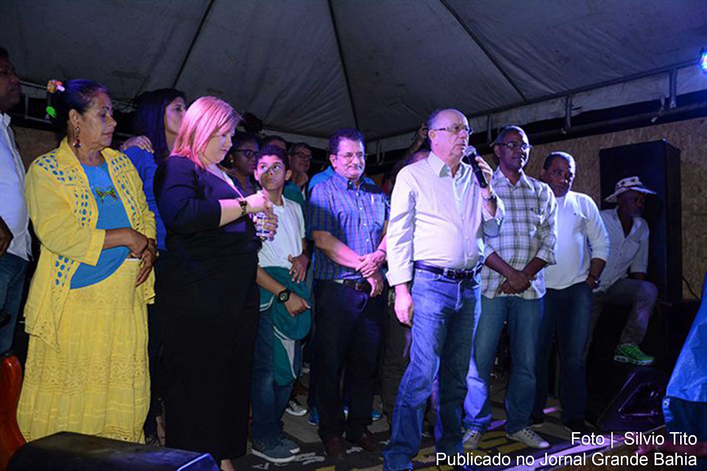 Prefeito José Ronaldo inaugura PSF no Alto do Rosário e creche no Viveiros.