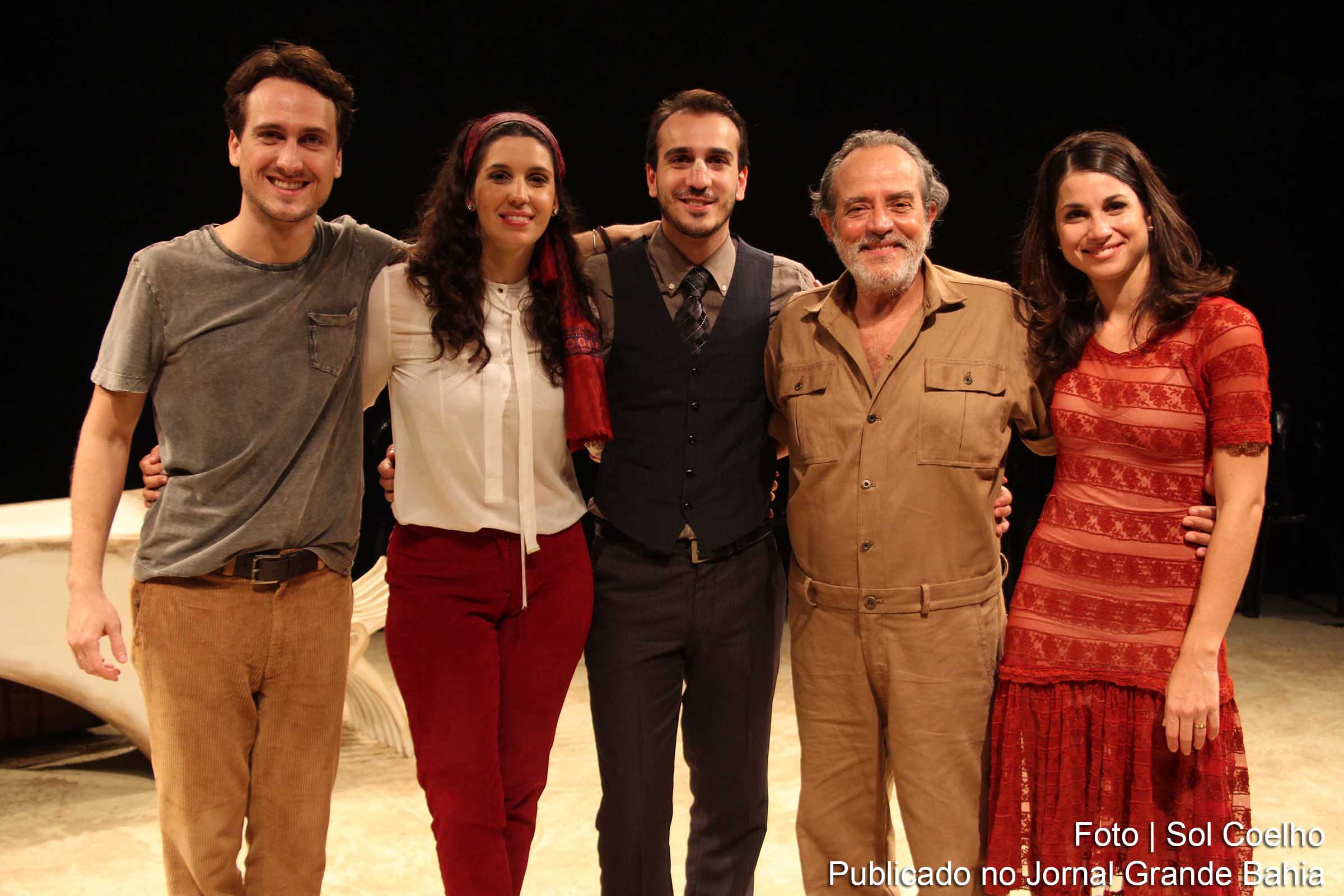 Integrantes do espetáculo teatral 'Elefante'.