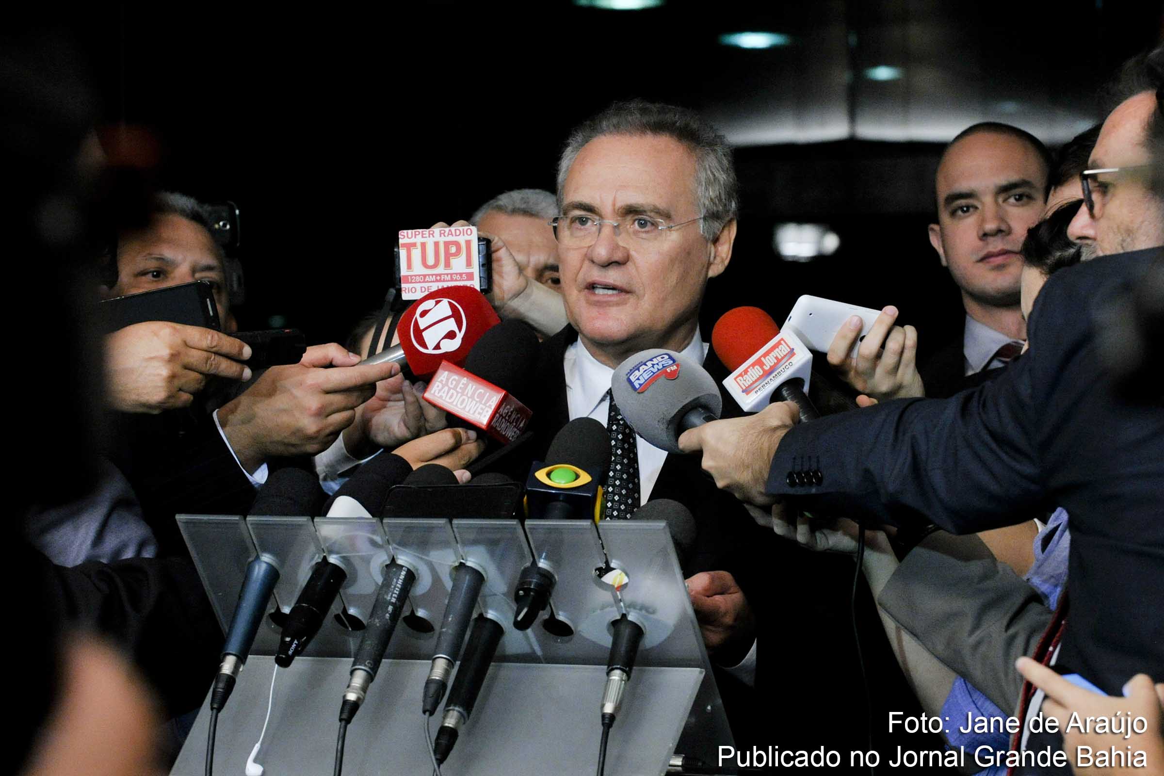 Senador José Renan Vasconcelos Calheiros presta depoimento à PF.