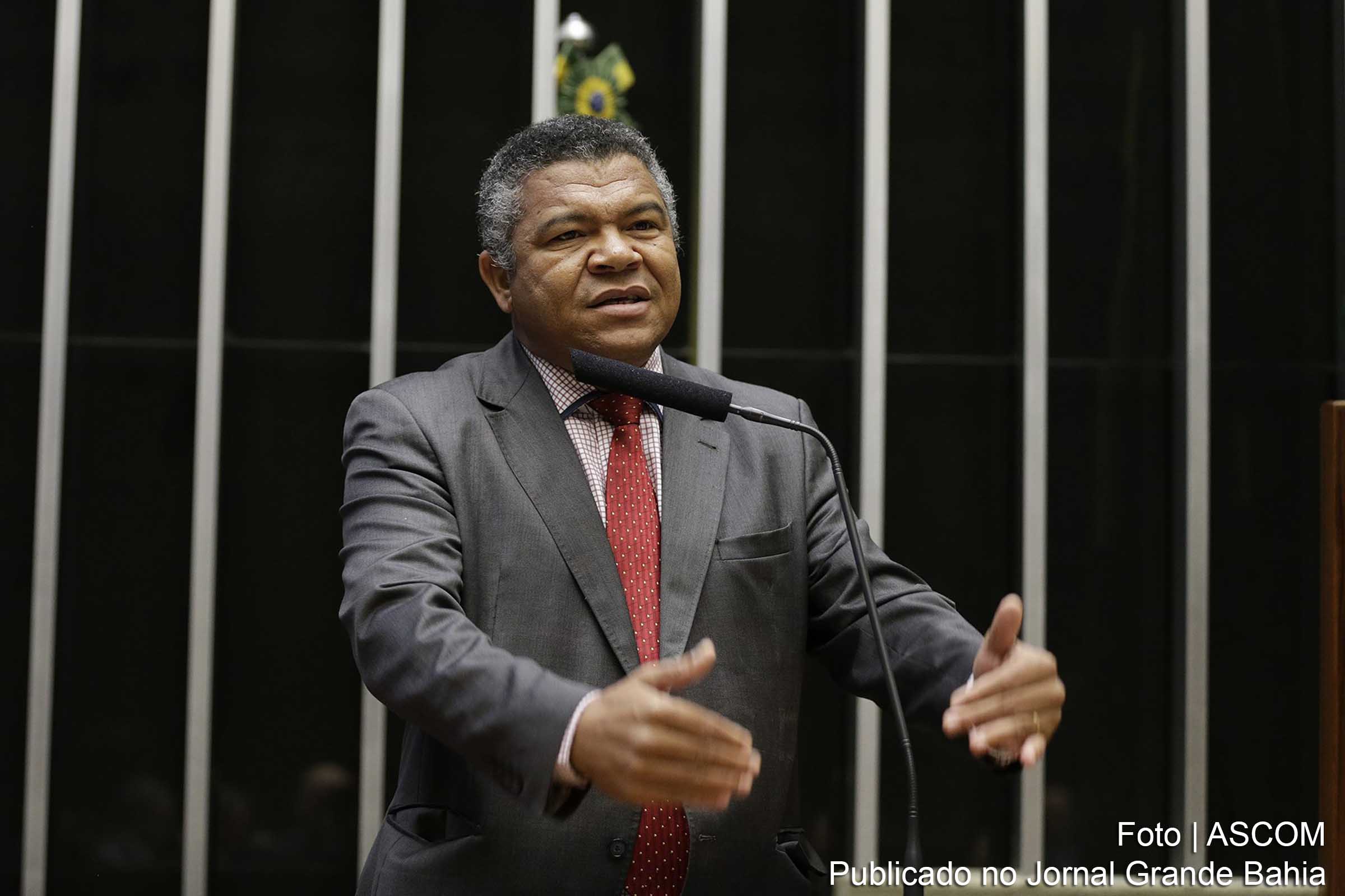 Deputado Valmir Assunção critica usurpadores da República.