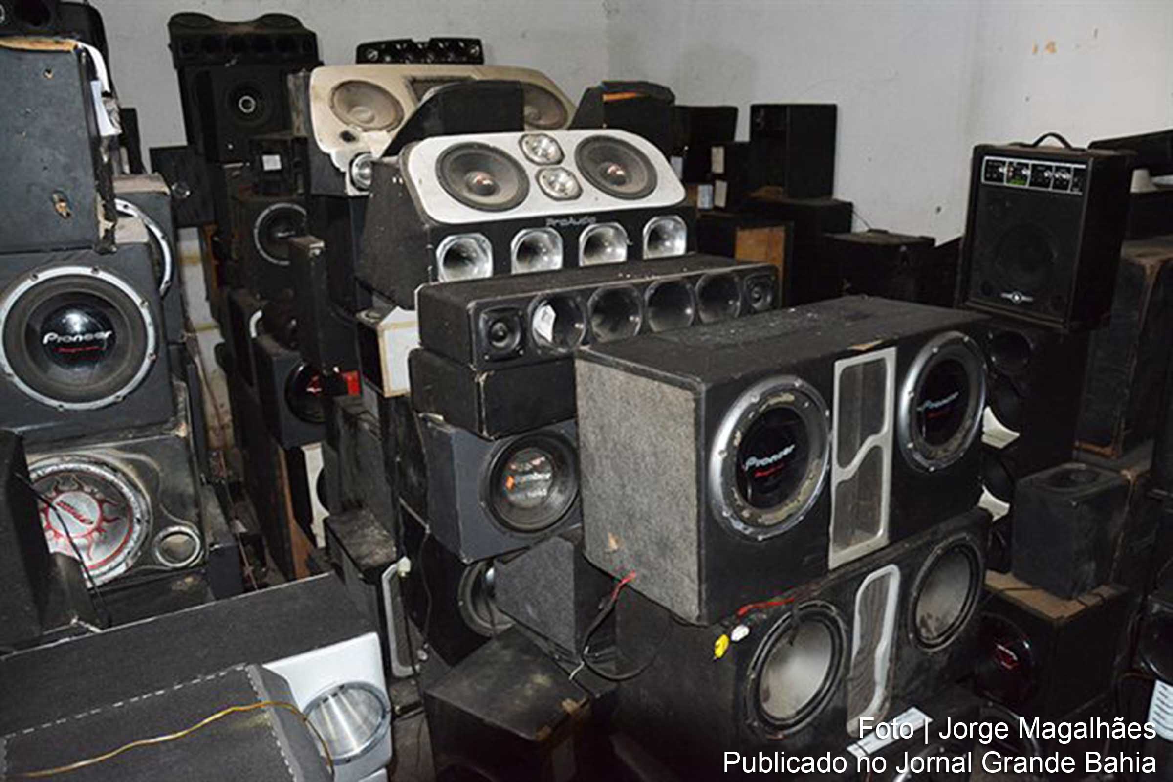 Equipamentos apreendidos na Operação 'Feira Quer Silêncio'.