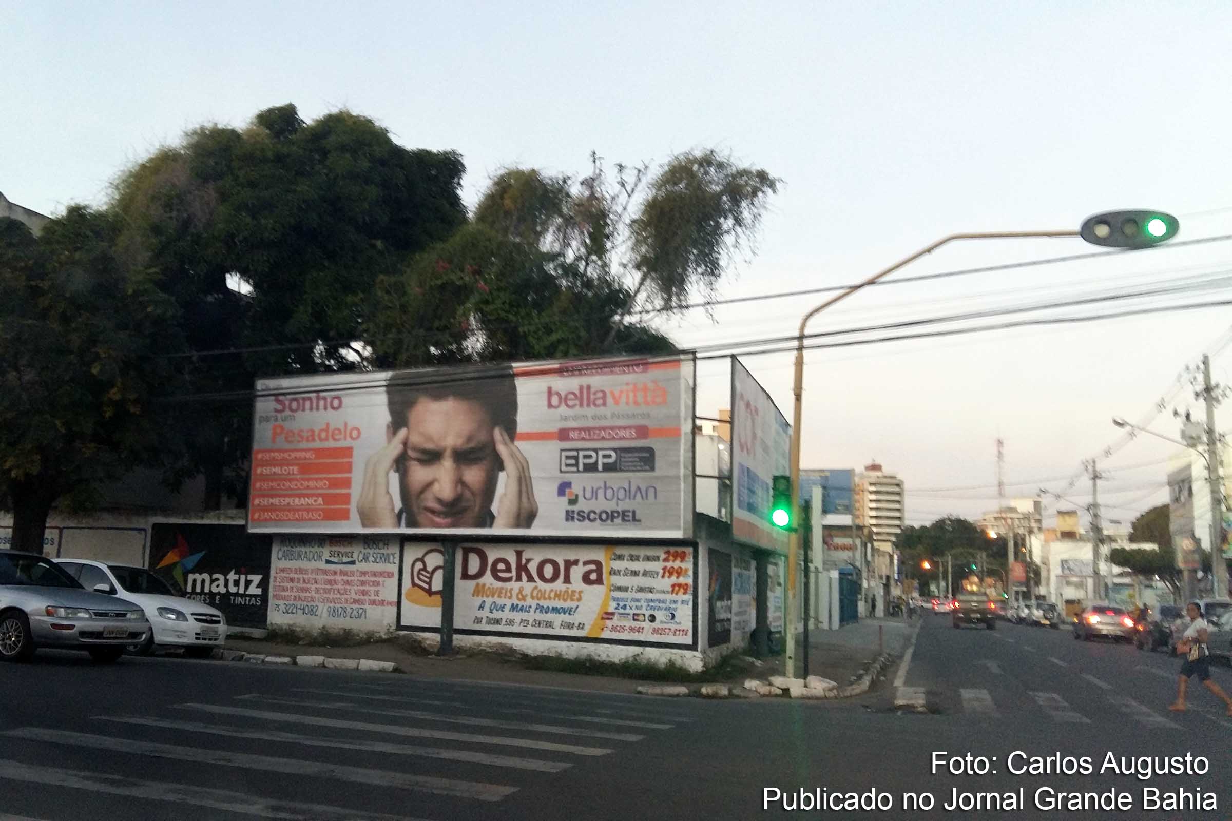 Outdoor veiculado em Feira de Santana denuncia irregularidades na execução do empreendimento Bella Vittà Jardim dos Pássaro.