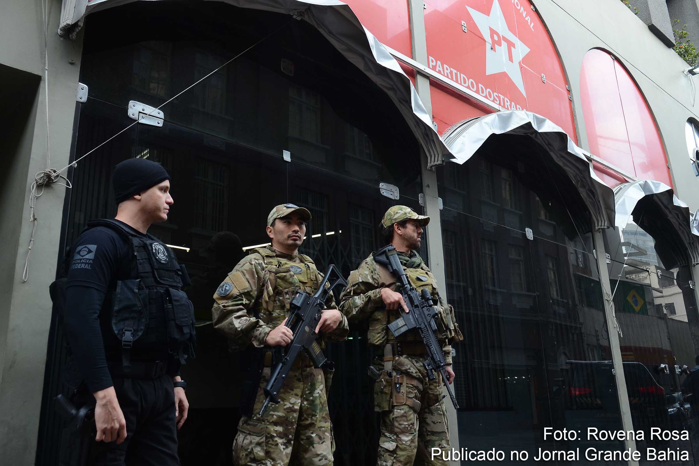 Polícia Federal faz buscas na sede do PT em São Paulo.