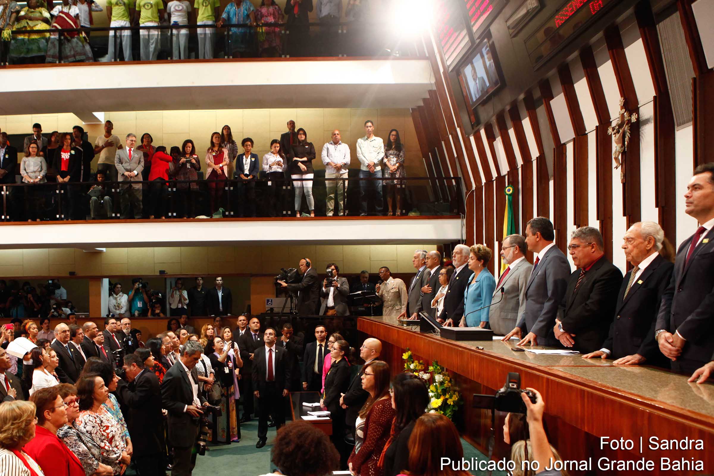 Sessão na Alba que concedeu título de 'Cidadã Baiana' a presidente afastada Dilma Rousseff.