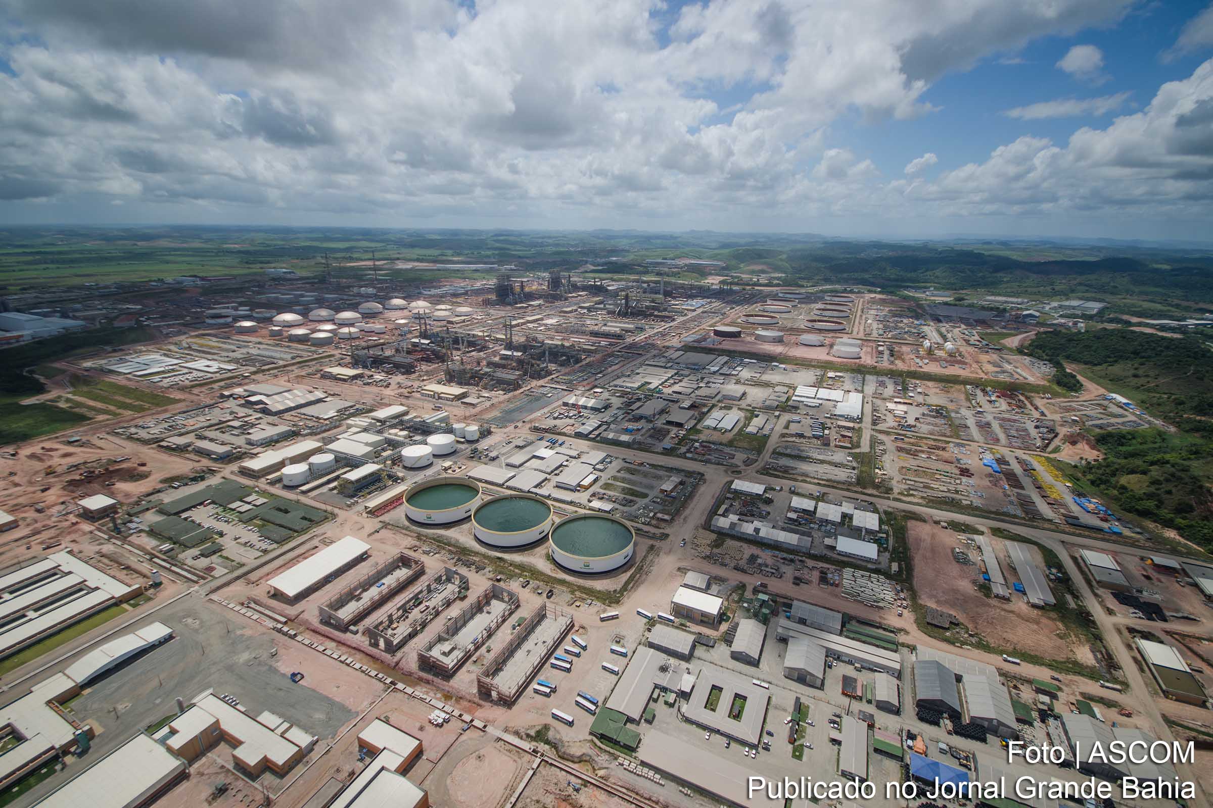 Vista aérea das obras da Refinaria Abreu e Lima (RENEST), em Pernambuco.