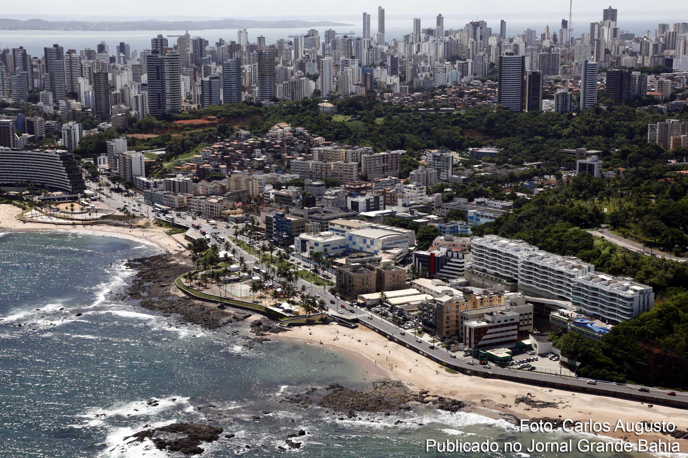 Vista aérea do Bairro de Ondina em Salvador.