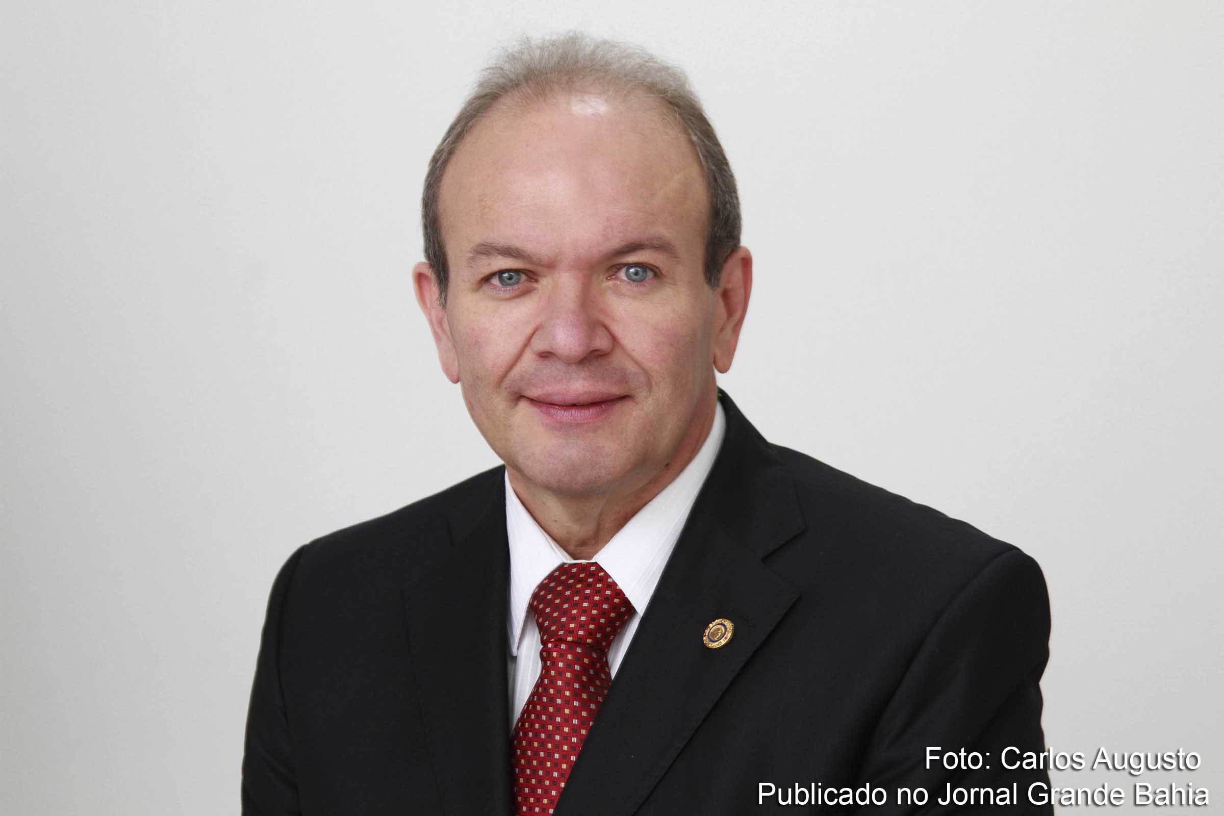 Carlos Antônio de Moraes Lucena ocupou cargo de Procurador-geral do Município de Feira de Santana, de 1994 a 23 de dezembro de 2013.