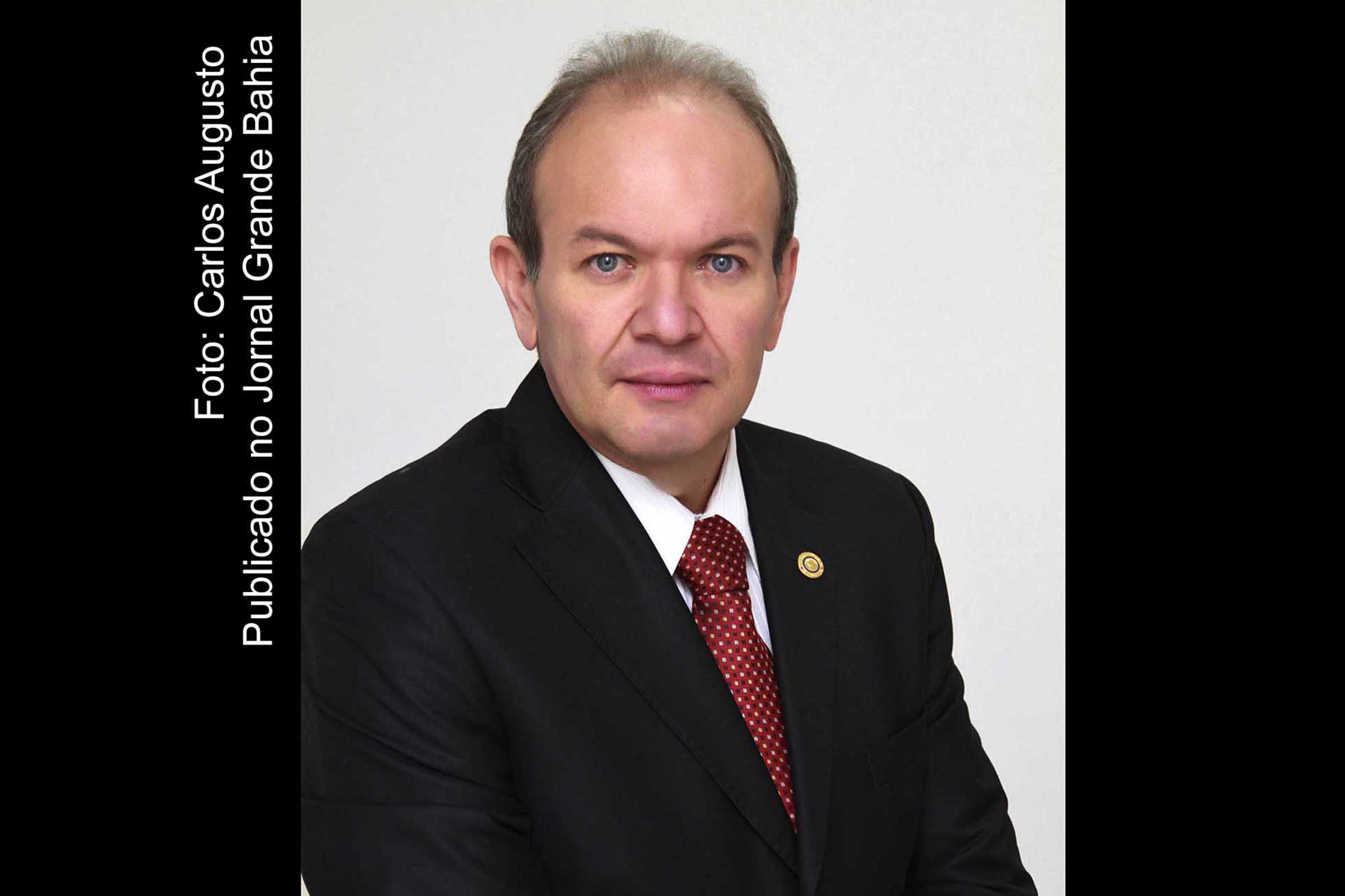 Ex-prefeito Tarcízio Pimenta presta condolências à família de Carlos Lucena