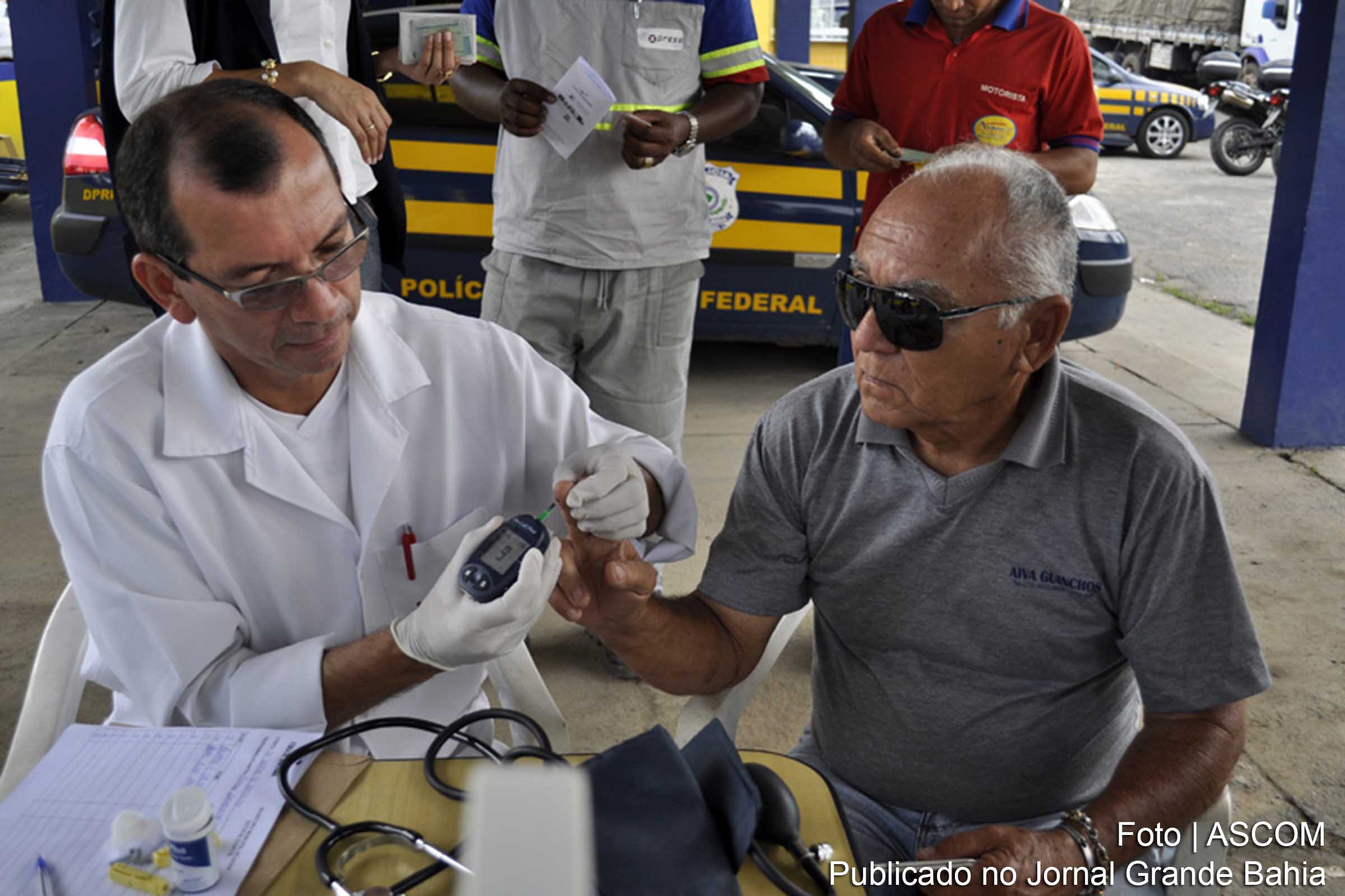 Projeto 'Check-up na Estrada' oferece serviços de saúde para motoristas.