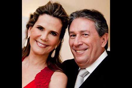O empresário Joaquim Galvão e sua musa Eugenia, socialmente.