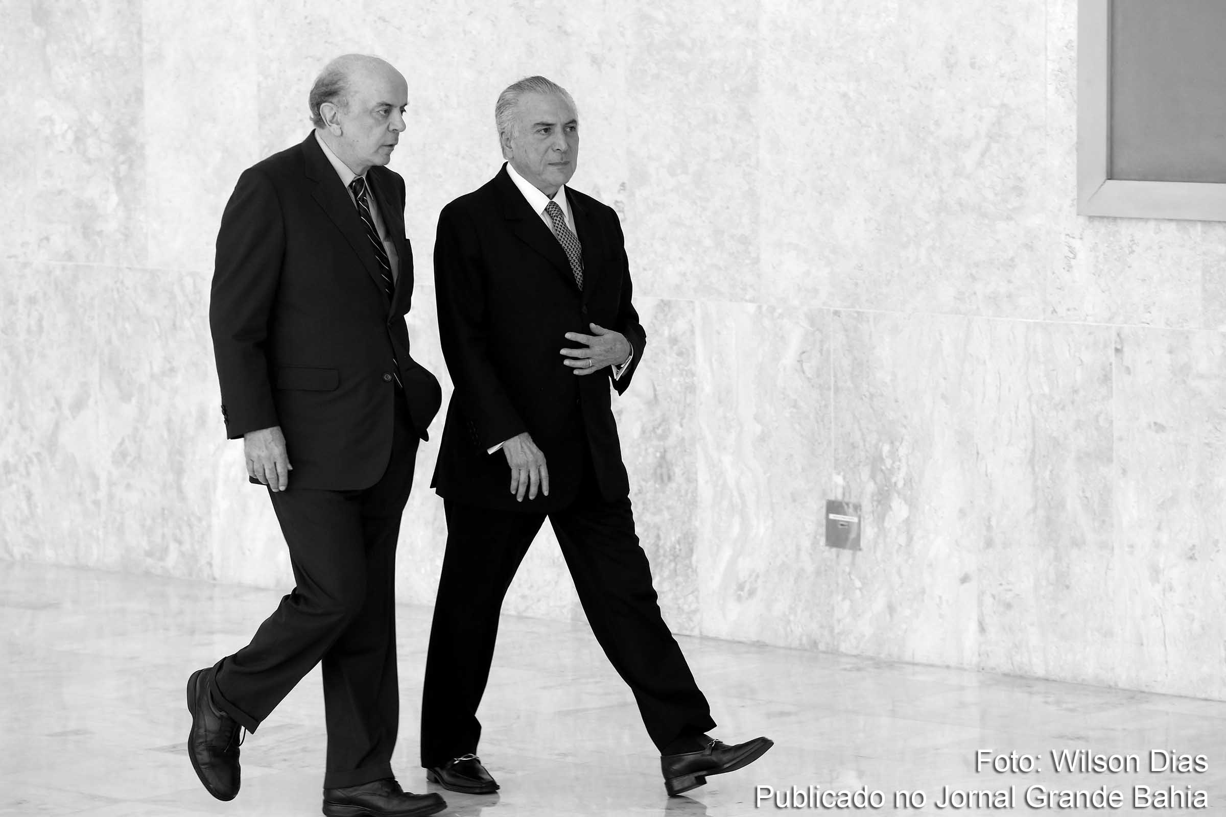 Ministro José Serra e presidente interino Michel Temer, a essência de um governo formado a partir de uma tese golpista.
