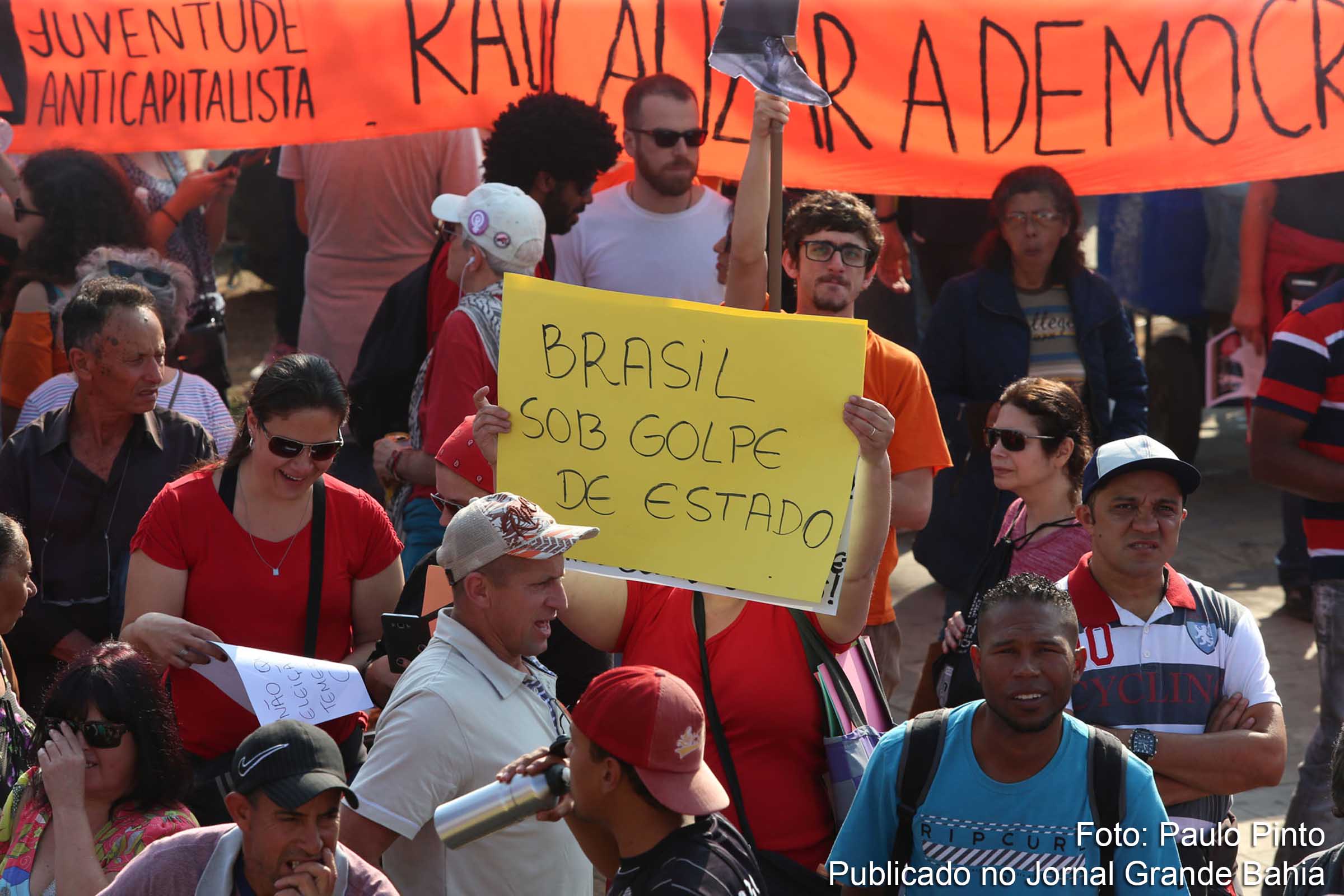 Movimentos populares defendem mandato de Dilma Rousseff e pedem reforma política em São Paulo