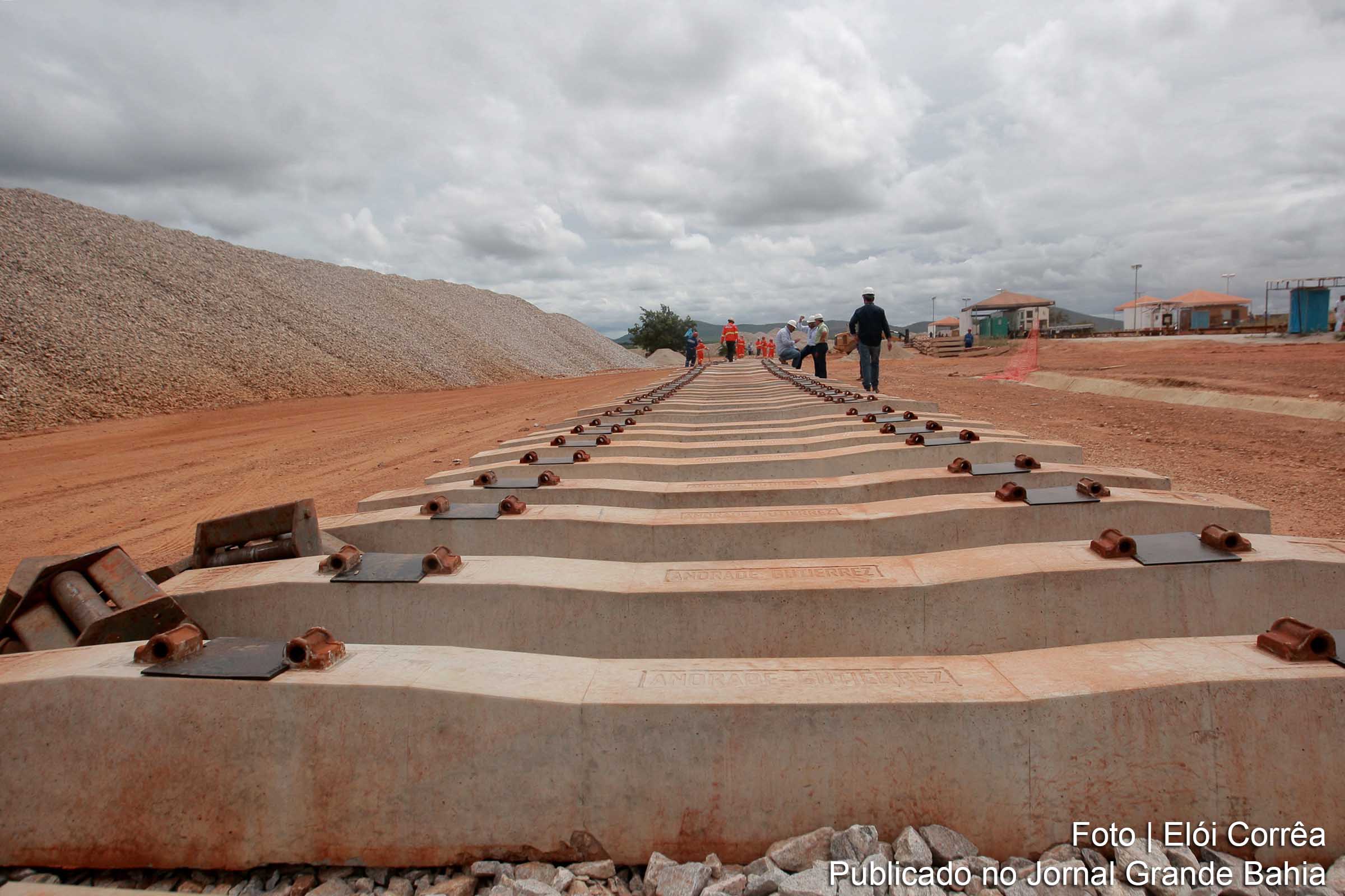 Obras da Ferrovia de Integração Oeste-Leste em Brumado.