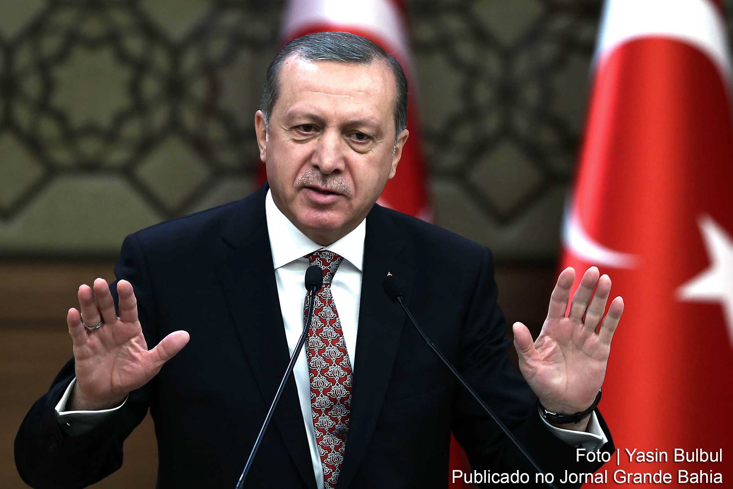 O presidente turco Recep Tayyip Erdogan disse que escapou da morte "por um milagre".