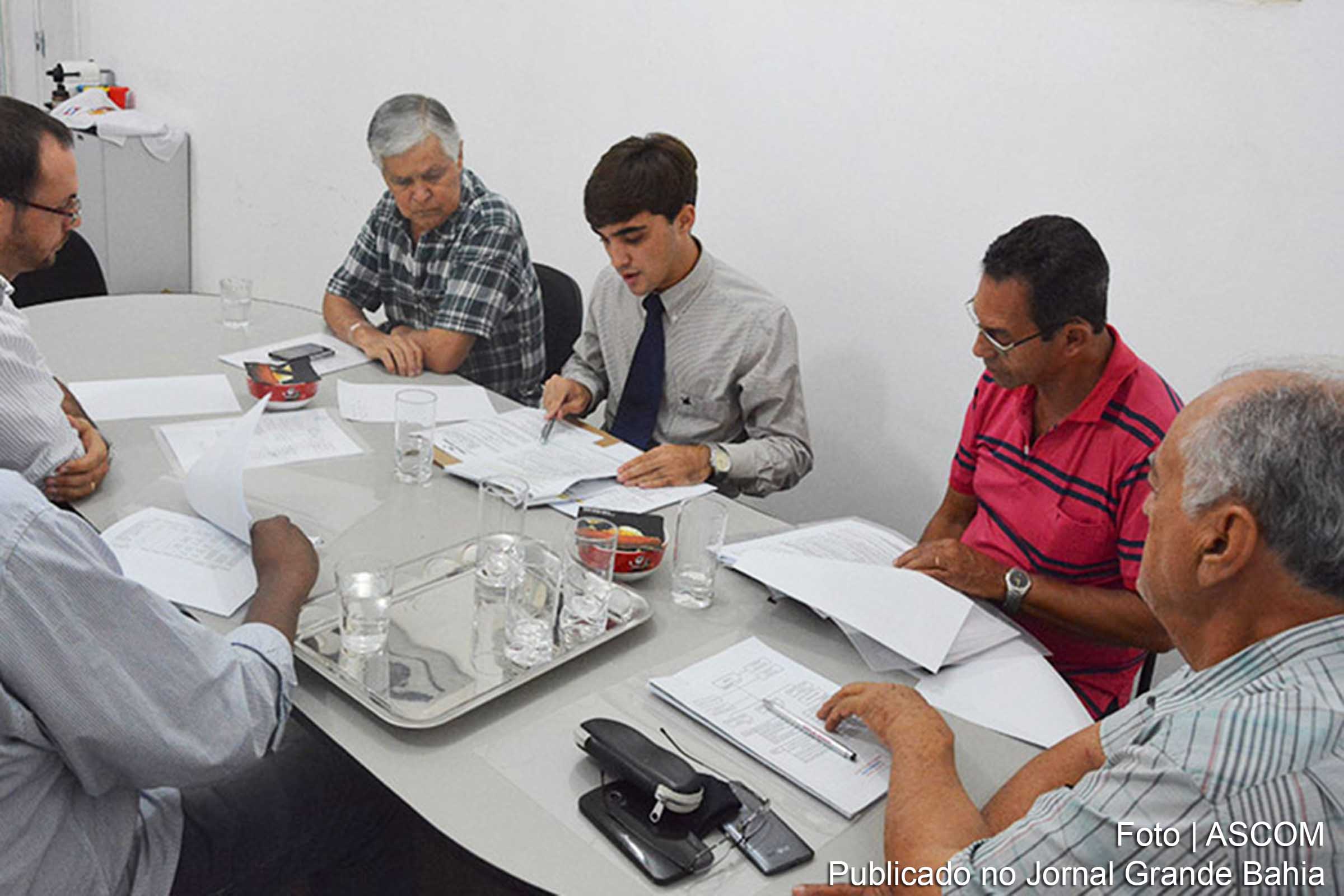 Secretário e técnicos da Prefeitura de Feira de Santana apresentam versão preliminar do Plano de Resíduos Sólidos.