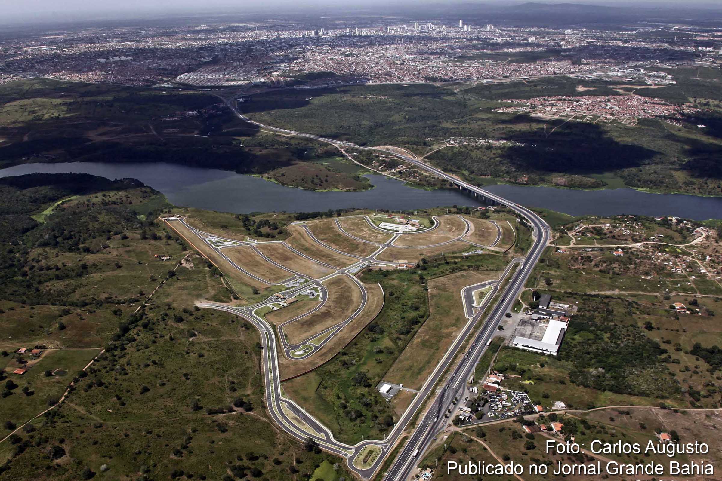 Vista aérea do Alphaville Feira de Santana I. Feira de Santana ganha empreendimento horizontal e vai receber novo campus da UFRB em 2017.