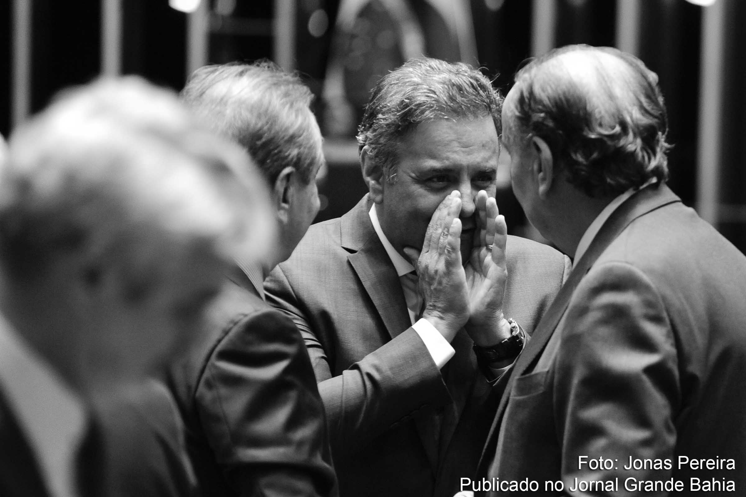 Campanha à presidente da República do senador Aécio Neves é alvo de investigação, por indício de corrupção.