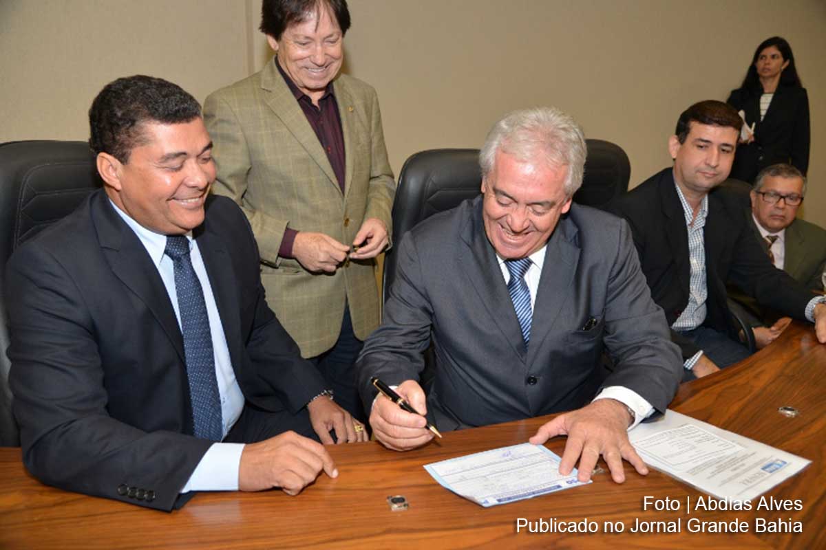 Prefeito afastado Francisco Silva Conceição (Sargento Francisco) e senador Otto Alencar, presidente estadual do PSD. Partido retira Sargento Francisco da presidência.